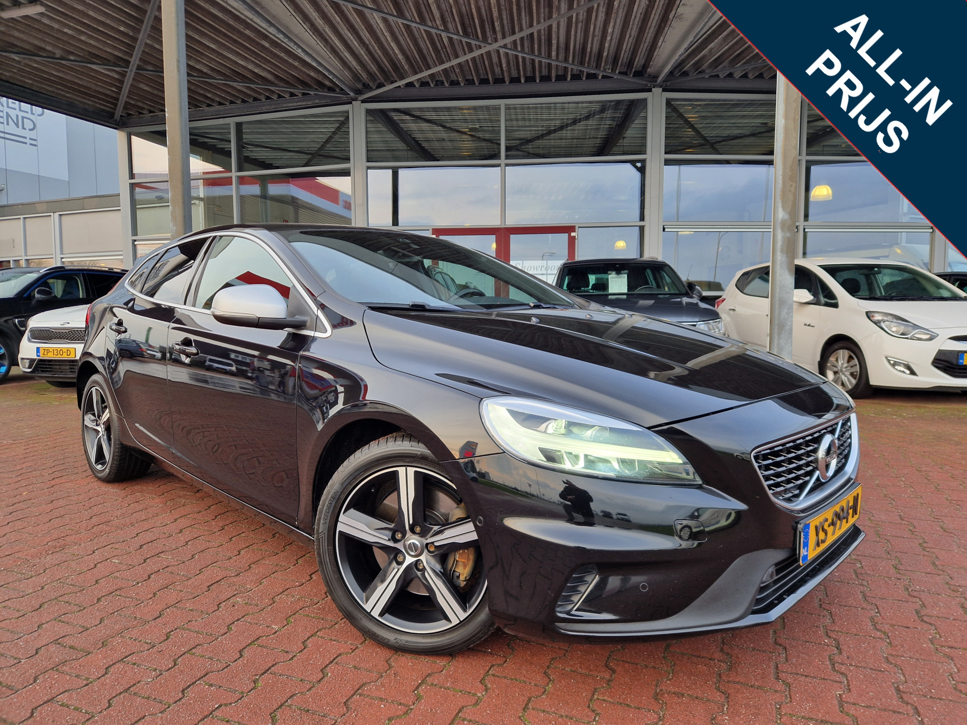 Volvo V40 1.5 T3 Polar+ Sport 12 MND BOVAG GAR | NAVI | TREKHAAK | PANO | STOELVERW | CAMERA | LMV 17"