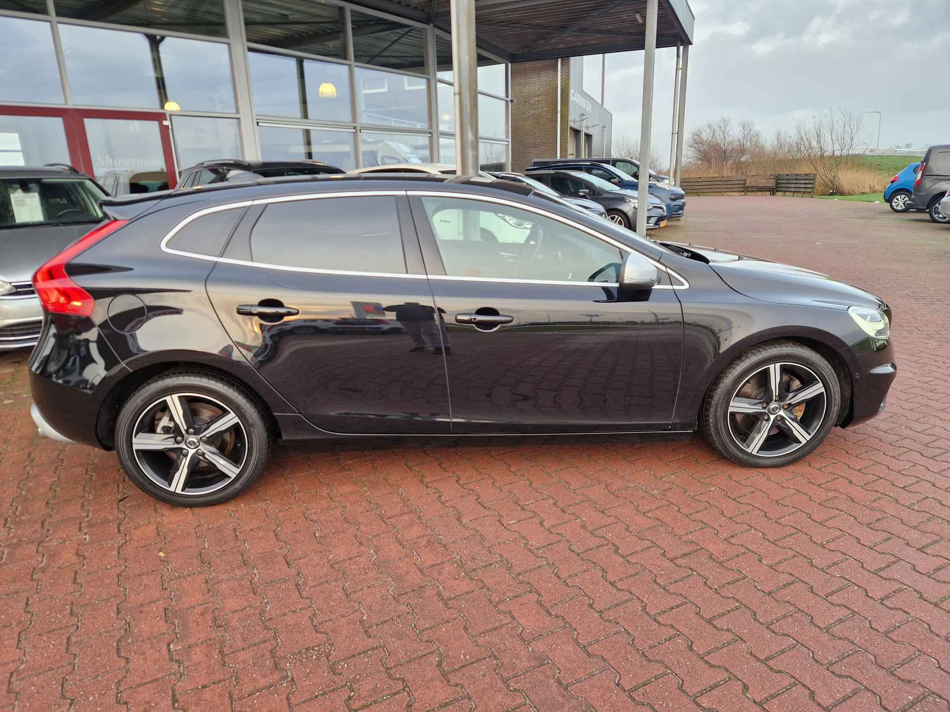 Volvo V40 1.5 T3 Polar+ Sport 12 MND BOVAG GAR | NAVI | TREKHAAK | PANO | STOELVERW | CAMERA | LMV 17" - 4/40