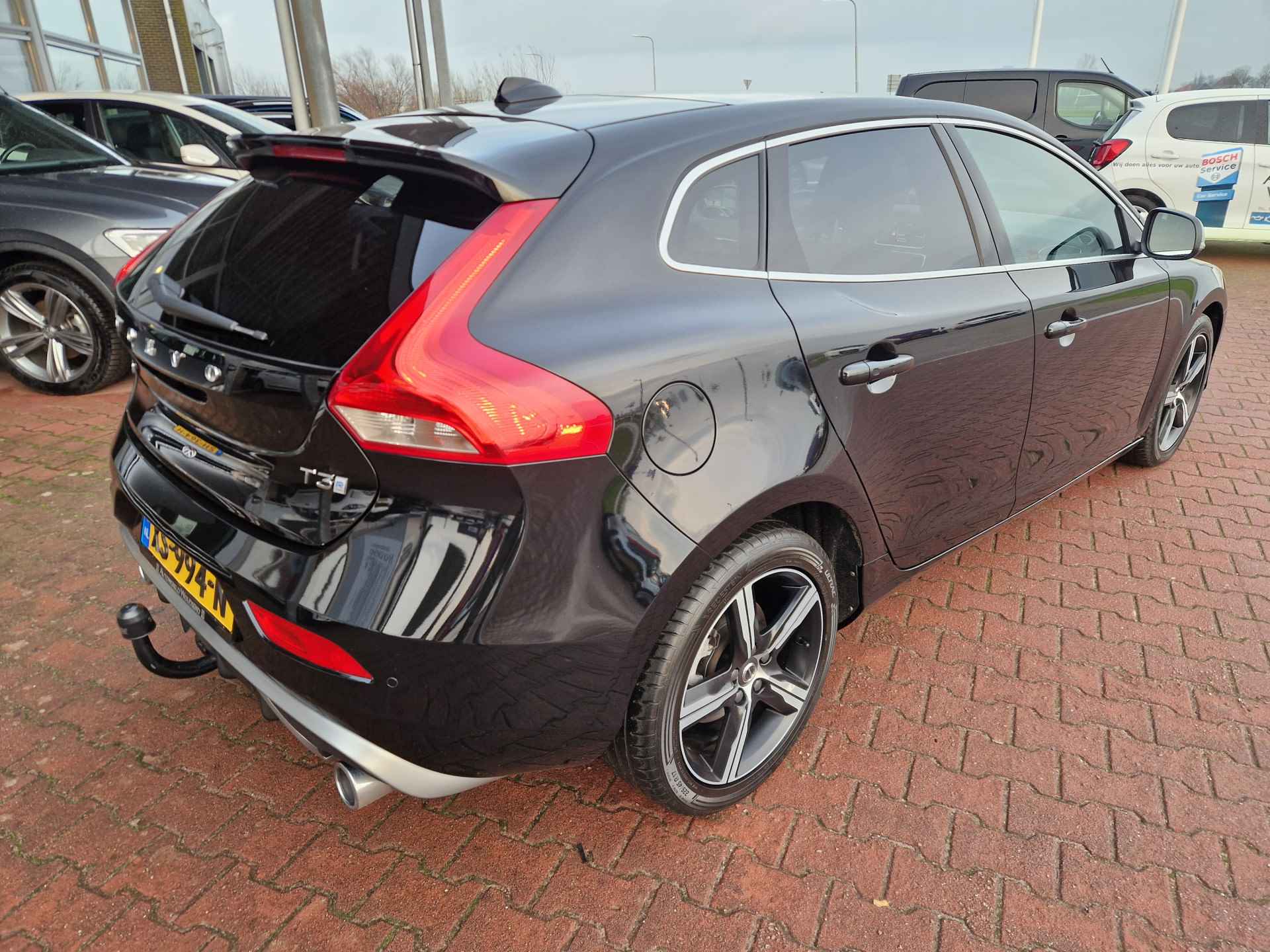 Volvo V40 1.5 T3 Polar+ Sport 12 MND BOVAG GAR | NAVI | TREKHAAK | PANO | STOELVERW | CAMERA | LMV 17" - 5/40