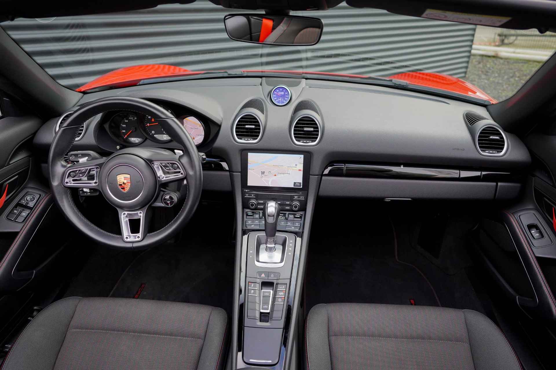 Porsche 718 Boxster 2.0 T / 20'' / Sportchrono / PDC / Navi / Stoelverwarming - 42/72