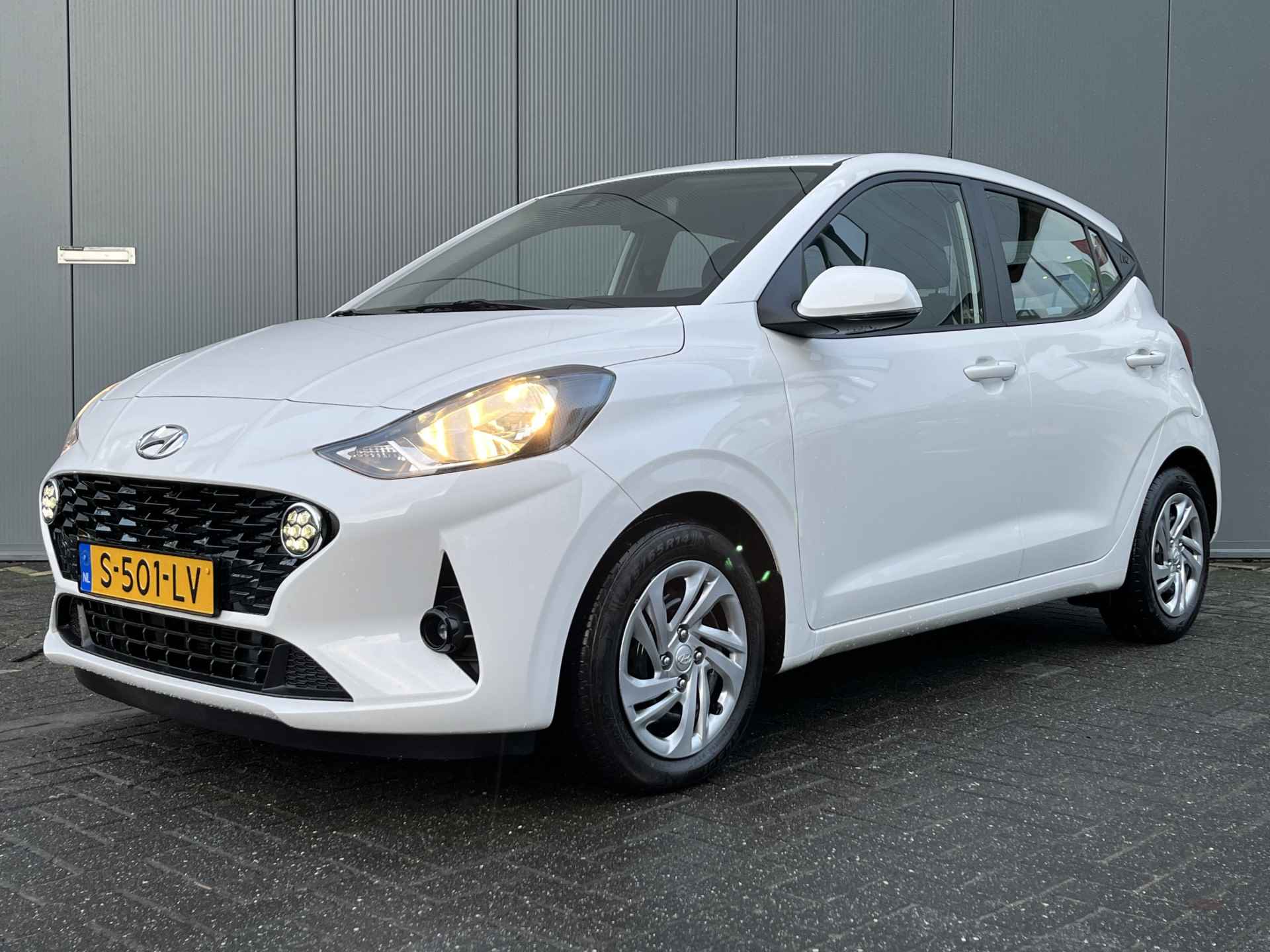 Hyundai i10 1.0 67pk Comfort | LED | Airco | Carplay | Navigatie | Bluetooth | Cruisecontrol | 1e Eigenaar - 2/24