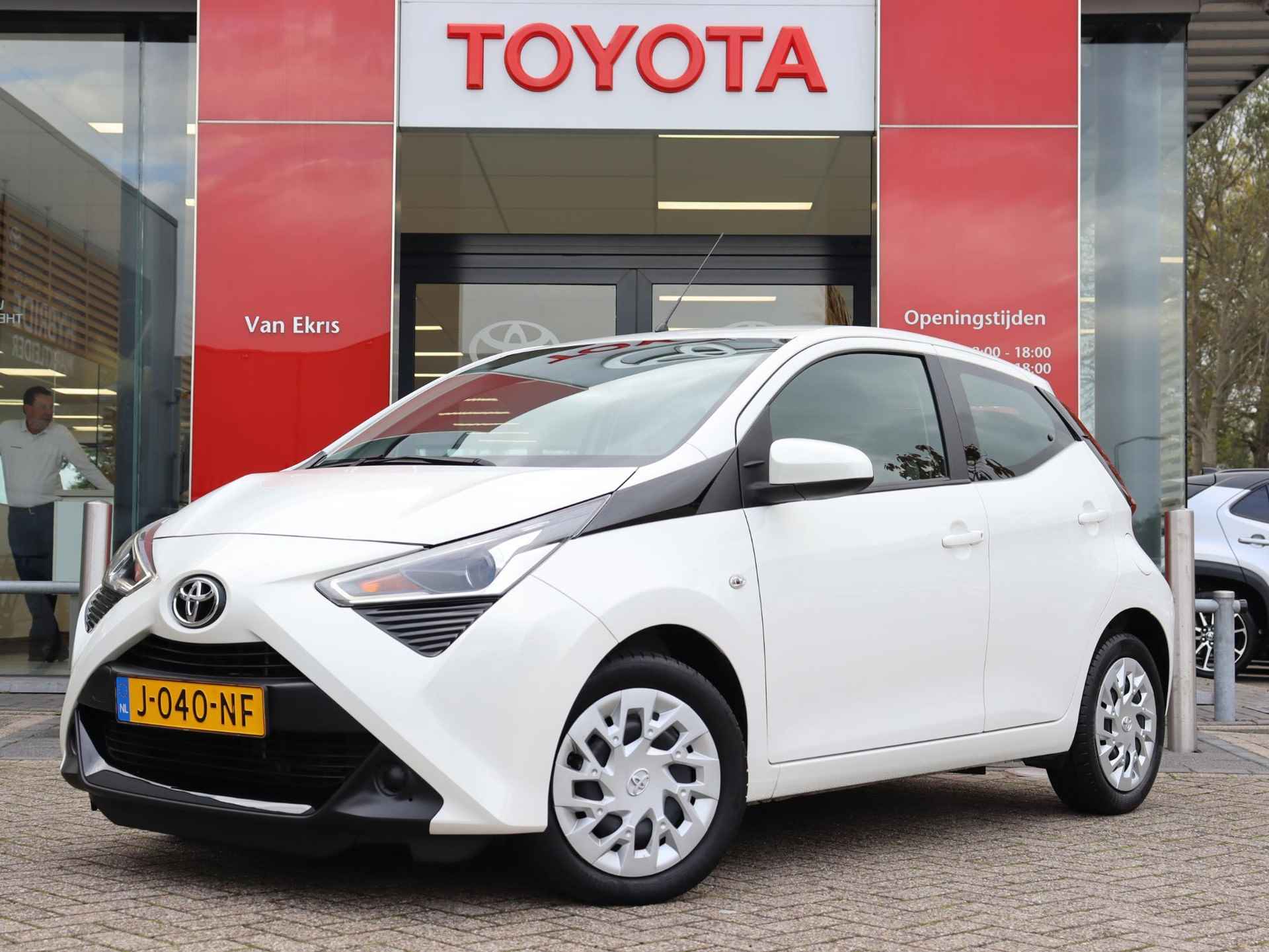 Toyota Aygo 1.0 VVT-i X-Play Automaat, Airco, Apple Carplay / Android Auto,  Bluetooth, Camera, Dealer onderhouden! - 2/33