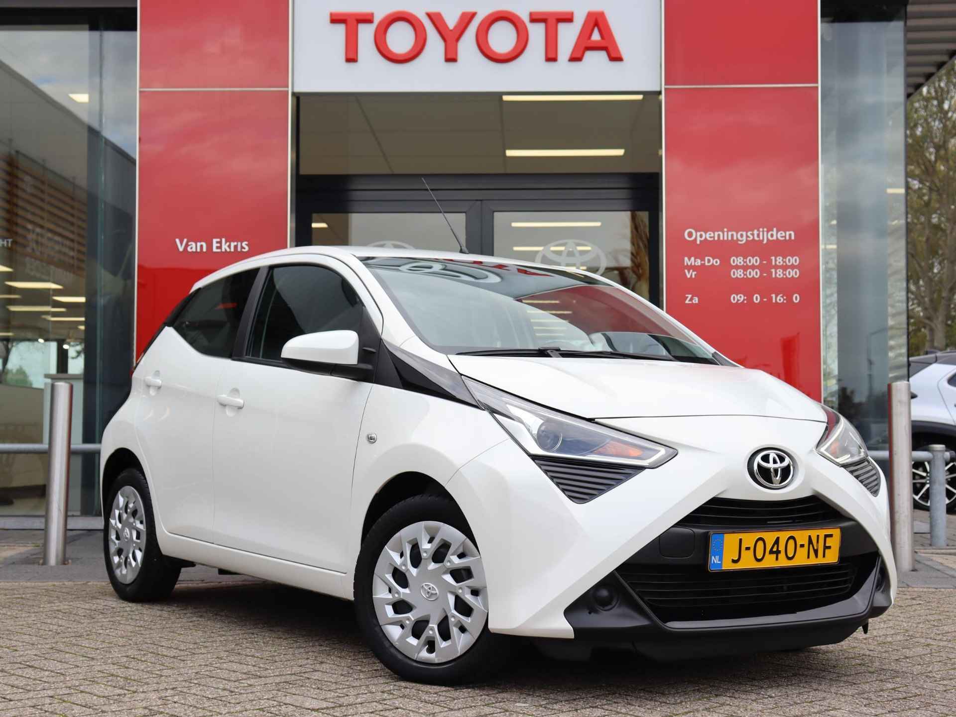 Toyota Aygo 1.0 VVT-i X-Play Automaat, Airco, Apple Carplay / Android Auto,  Bluetooth, Camera, Dealer onderhouden! - 3/33