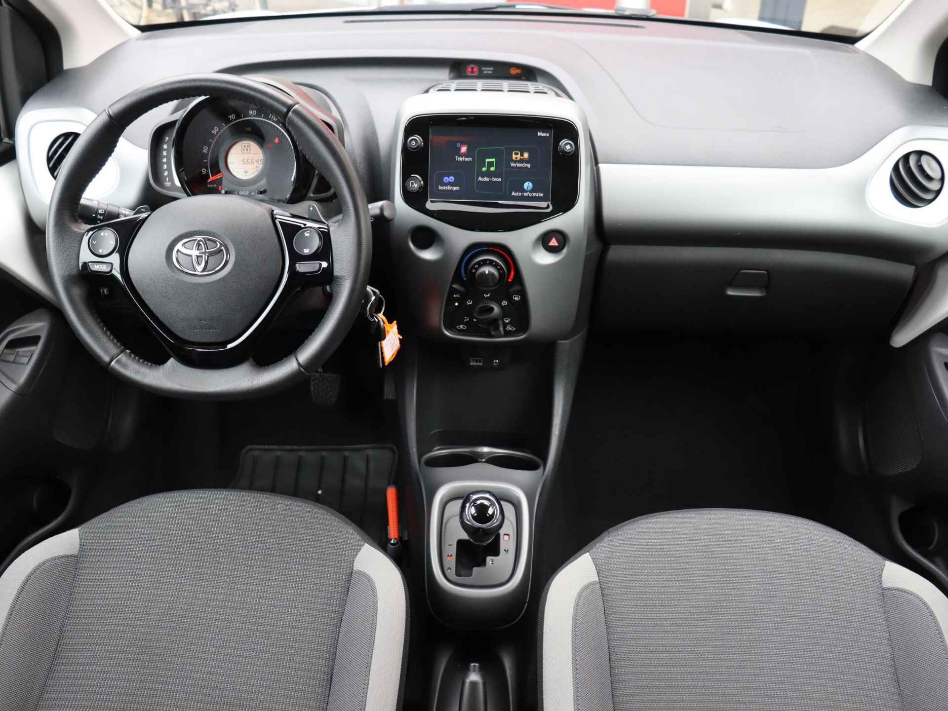 Toyota Aygo 1.0 VVT-i X-Play Automaat, Airco, Apple Carplay / Android Auto,  Bluetooth, Camera, Dealer onderhouden! - 6/33