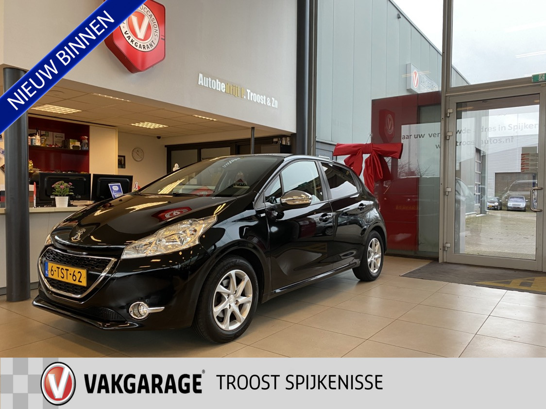 Peugeot 208 1.2 VTi Style,5 Deurs,5Zits,Navigatie,Airco,Cruisecontrol,Trekhaak,Elektrischpakket,Bluetooth,15 Inch Lmv