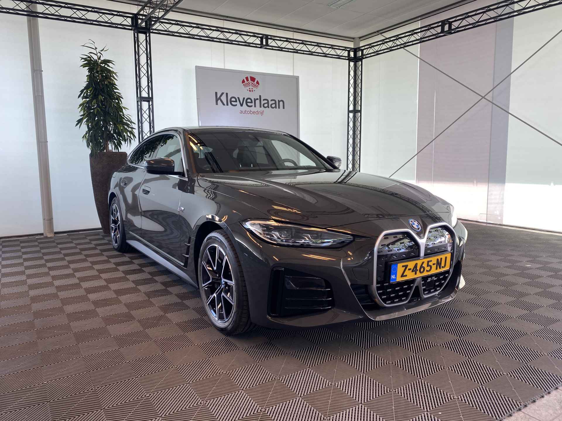 BMW i4 eDrive40 84 kWh | NIEUW!! |  M-sport |  | Elektrisch schuif-/kanteldak |  210kW Laden | - 27/45