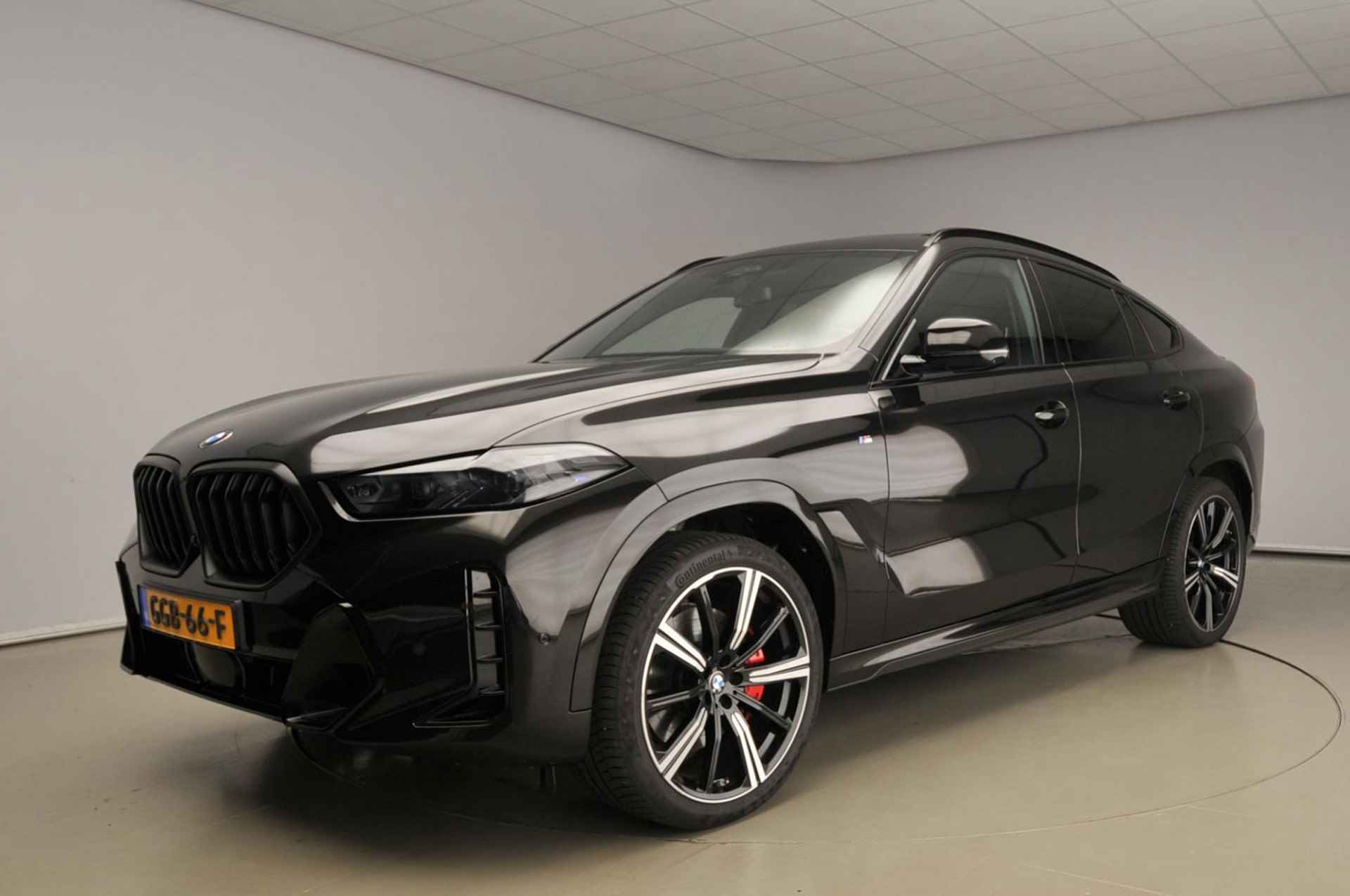 BMW X6 xDrive 30d | M-Sportpakket | LED | Leder | Navigatie | Schuifdak | Trekhaak | Comfortzetels | Standkachel | DAB | Harman-kardon sound | Alu 22 inch - 50/50