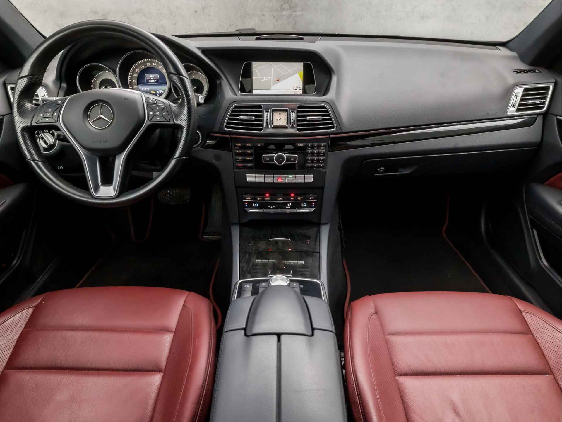 Mercedes-Benz E-Klasse Coupé 200 Ambition Sport 184Pk Automaat (NAVIGATIE, CLIMATE, NAP, ROOD LEDER, ELEK SPORTSTOELEN, CRUISE, NIEUWE APK, ZWART HEMEL, LED, NIEUWSTAAT) - 6/33