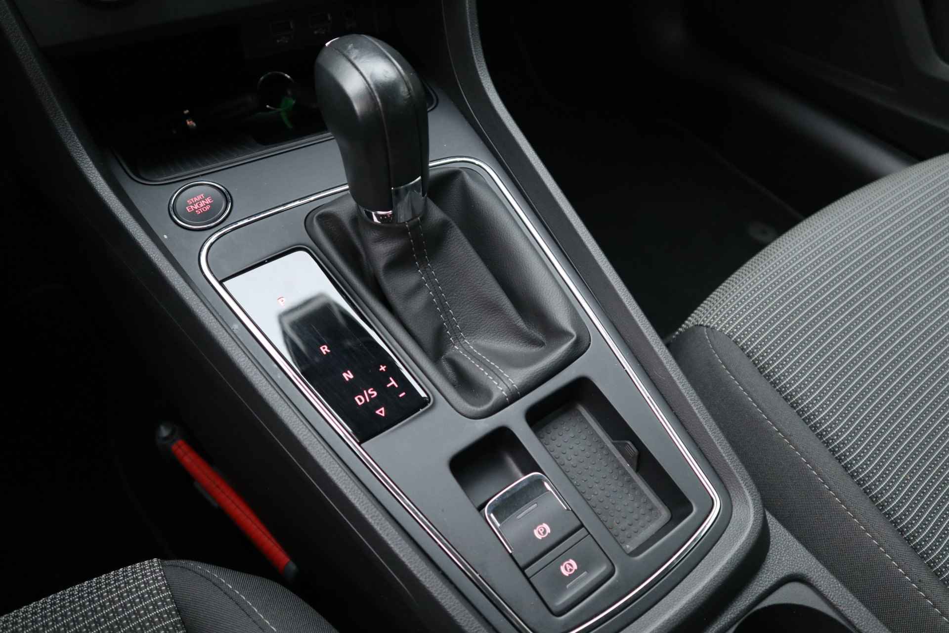 SEAT Leon 1.0 EcoTSI Style Business Intense NL Auto! Automaat! Camera/ Carplay/ ECC/ Cruise/ LMV/ - 20/31