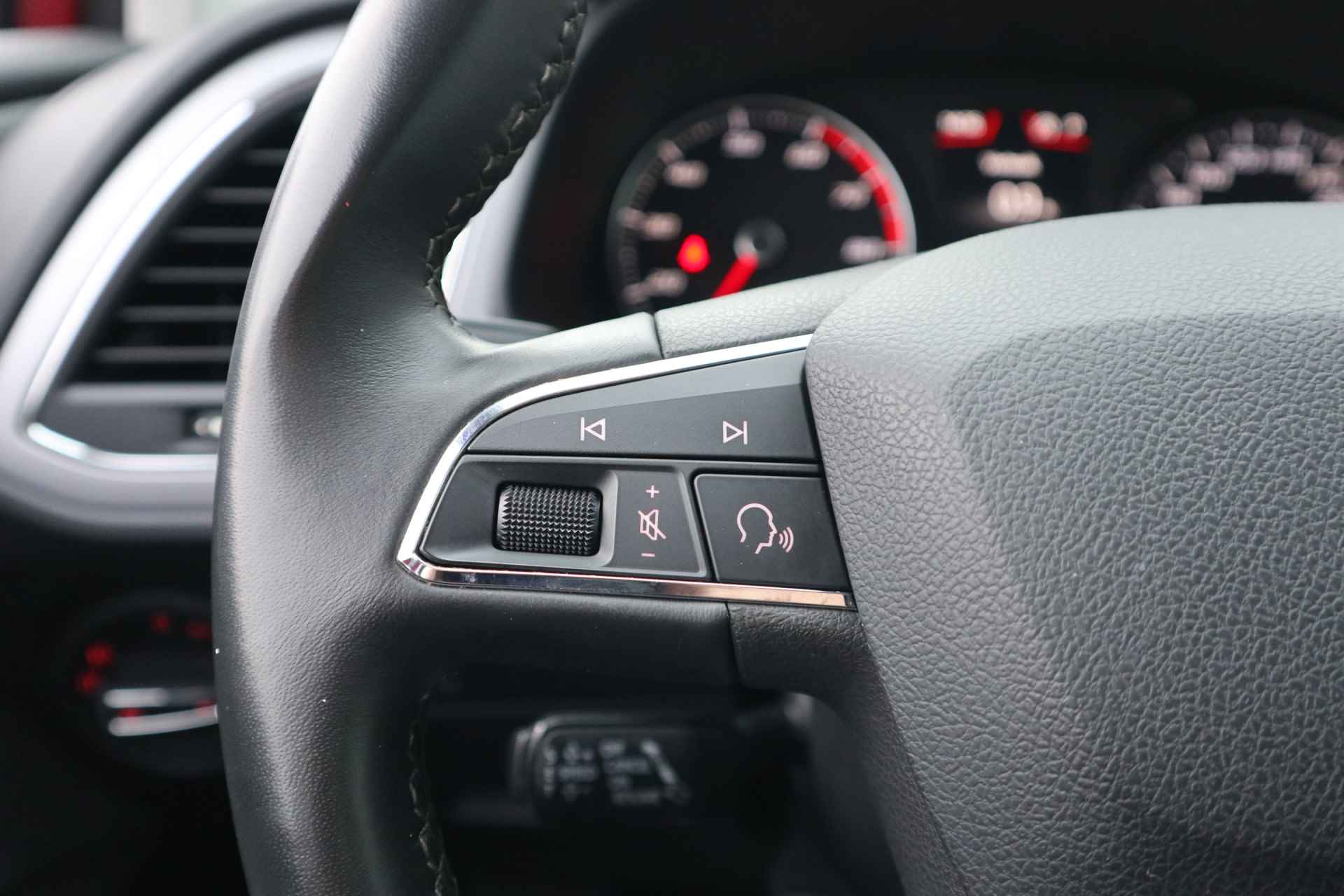 SEAT Leon 1.0 EcoTSI Style Business Intense NL Auto! Automaat! Camera/ Carplay/ ECC/ Cruise/ LMV/ - 23/31