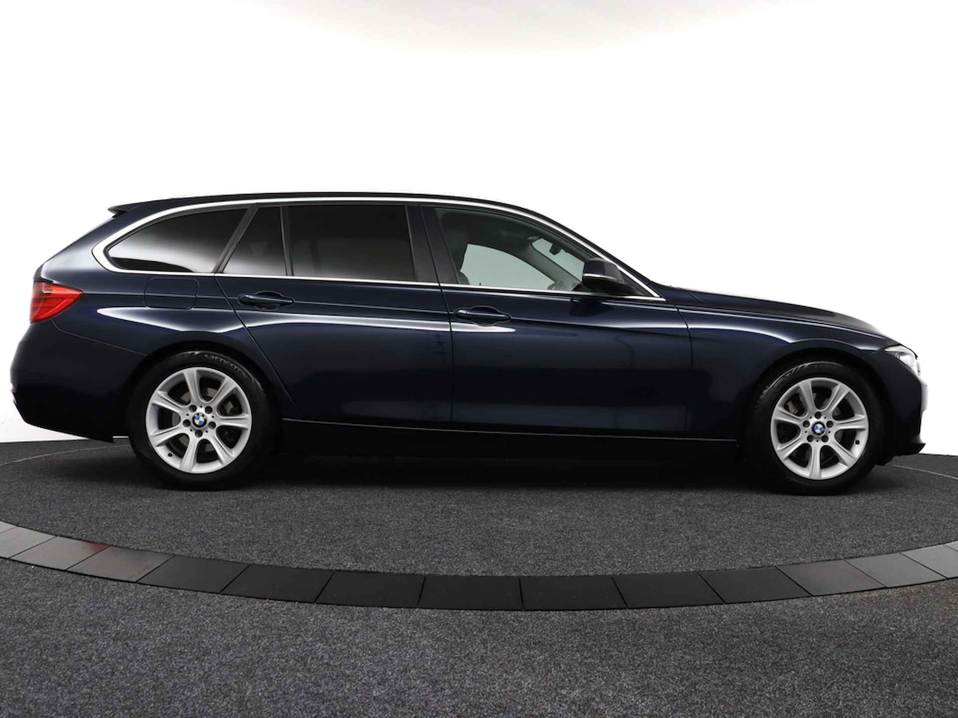 BMW 3 Serie Touring 325d High Executive Luxery Upgrade 218PK, Orig.NL 100% Onderhouden | Navi | Leer | PDC | Xenon | Stoelverwarming - RIJKLAAR - 14/40