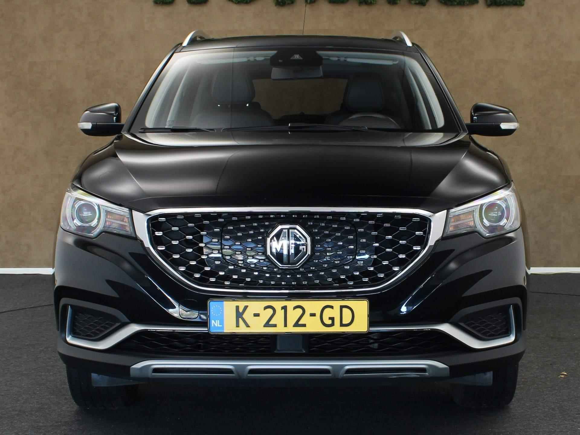 MG ZS EV Luxury 45 kWh - ORIGINEEL NEDERLANDSE AUTO - AFNEEMBARE TREKHAAK - NAVIGATIE - PANORAMADAK - 17 INCH LICHT METALEN VELGEN - VOORSTOELEN VERWARMD - KEYLESS ENTRY/ START- PARKEERSENSOREN ACHTER - 6/44