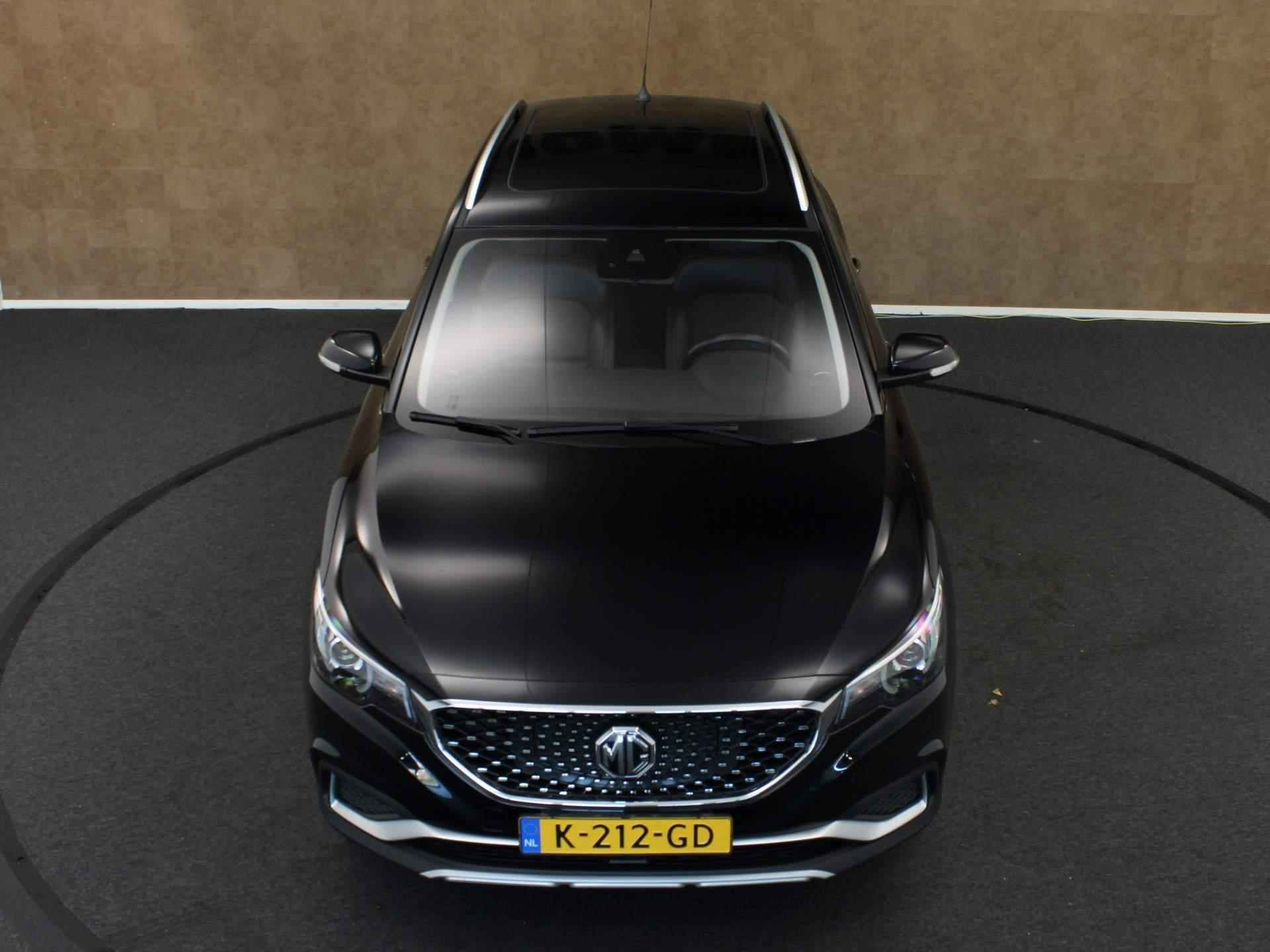 MG ZS EV Luxury 45 kWh - ORIGINEEL NEDERLANDSE AUTO - AFNEEMBARE TREKHAAK - NAVIGATIE - PANORAMADAK - 17 INCH LICHT METALEN VELGEN - VOORSTOELEN VERWARMD - KEYLESS ENTRY/ START- PARKEERSENSOREN ACHTER - 7/44