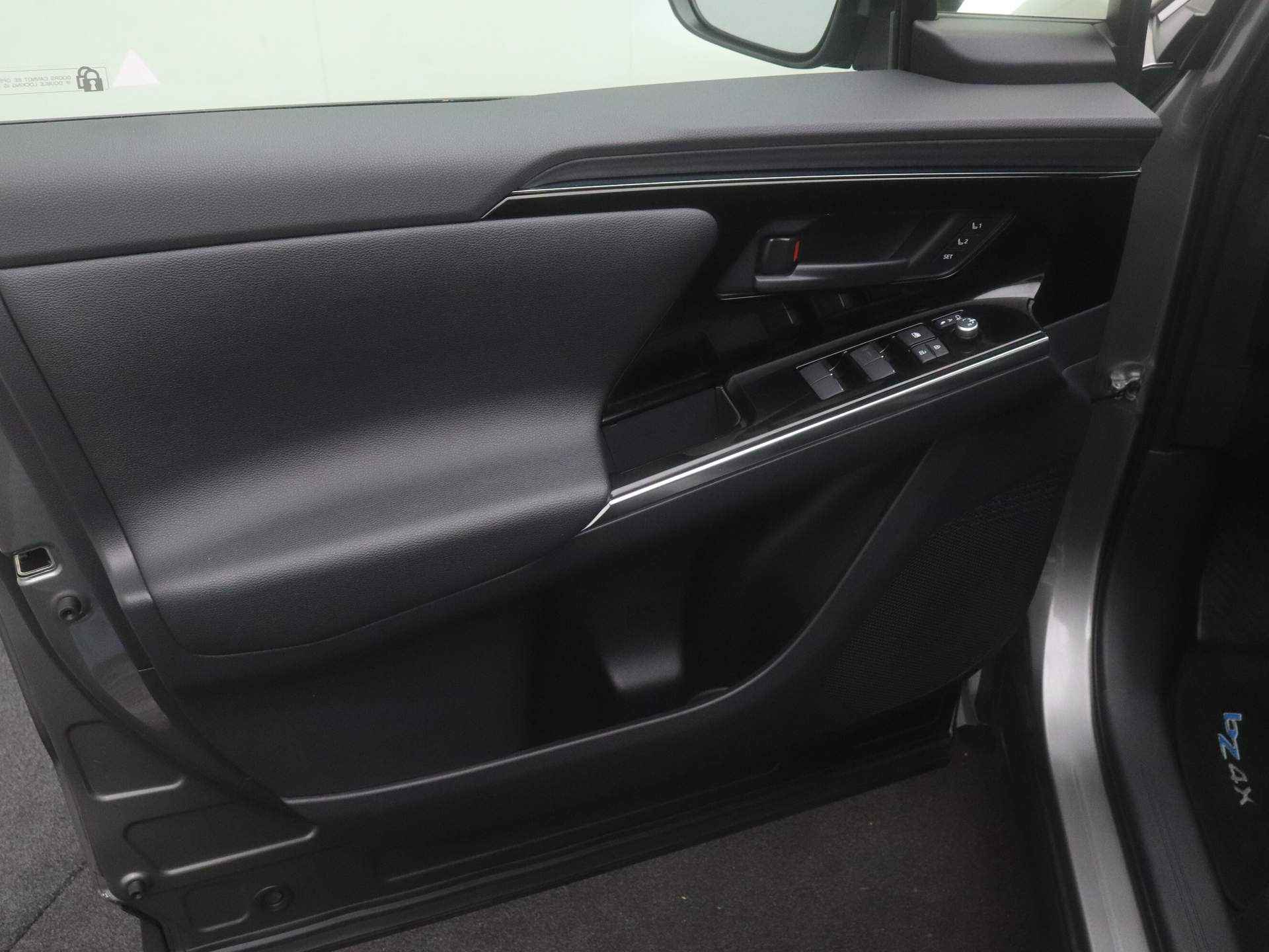 Toyota Bz4x Premium 71 kWh *Demo* | Zwart Leder Interieur | Glazen Panoramadak | - 29/47