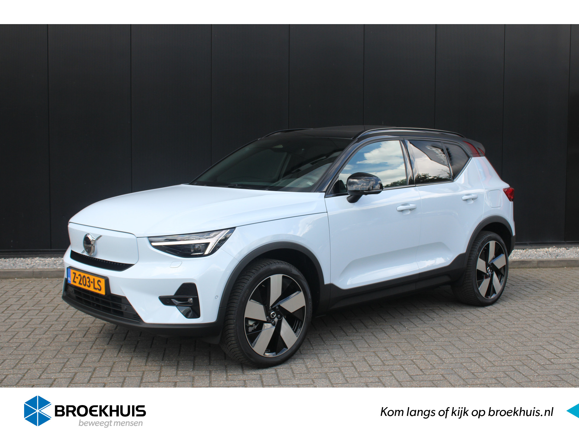 Volvo XC40 Single Motor Extended Range Ultimate 82 kWh | 20" | Pixel LED | Microtech / Nubuck bekleding | Getint glas | Panoramadak | Harma