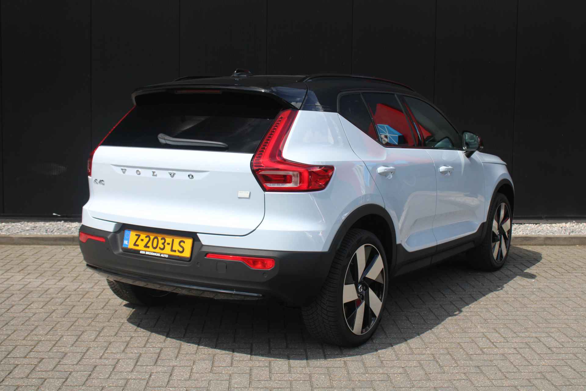 Volvo XC40 Single Motor Extended Range Ultimate 82 kWh | 20" | Pixel LED | Microtech / Nubuck bekleding | Getint glas | Panoramadak | Harma - 4/28