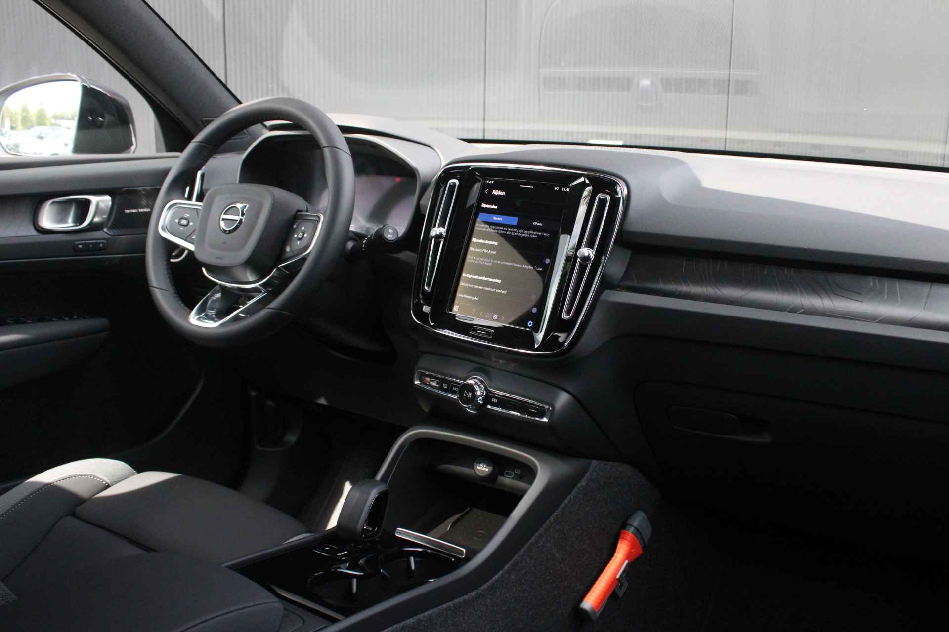 Volvo XC40 Single Motor Extended Range Ultimate 82 kWh | 20" | Pixel LED | Microtech / Nubuck bekleding | Getint glas | Panoramadak | Harma - 5/28