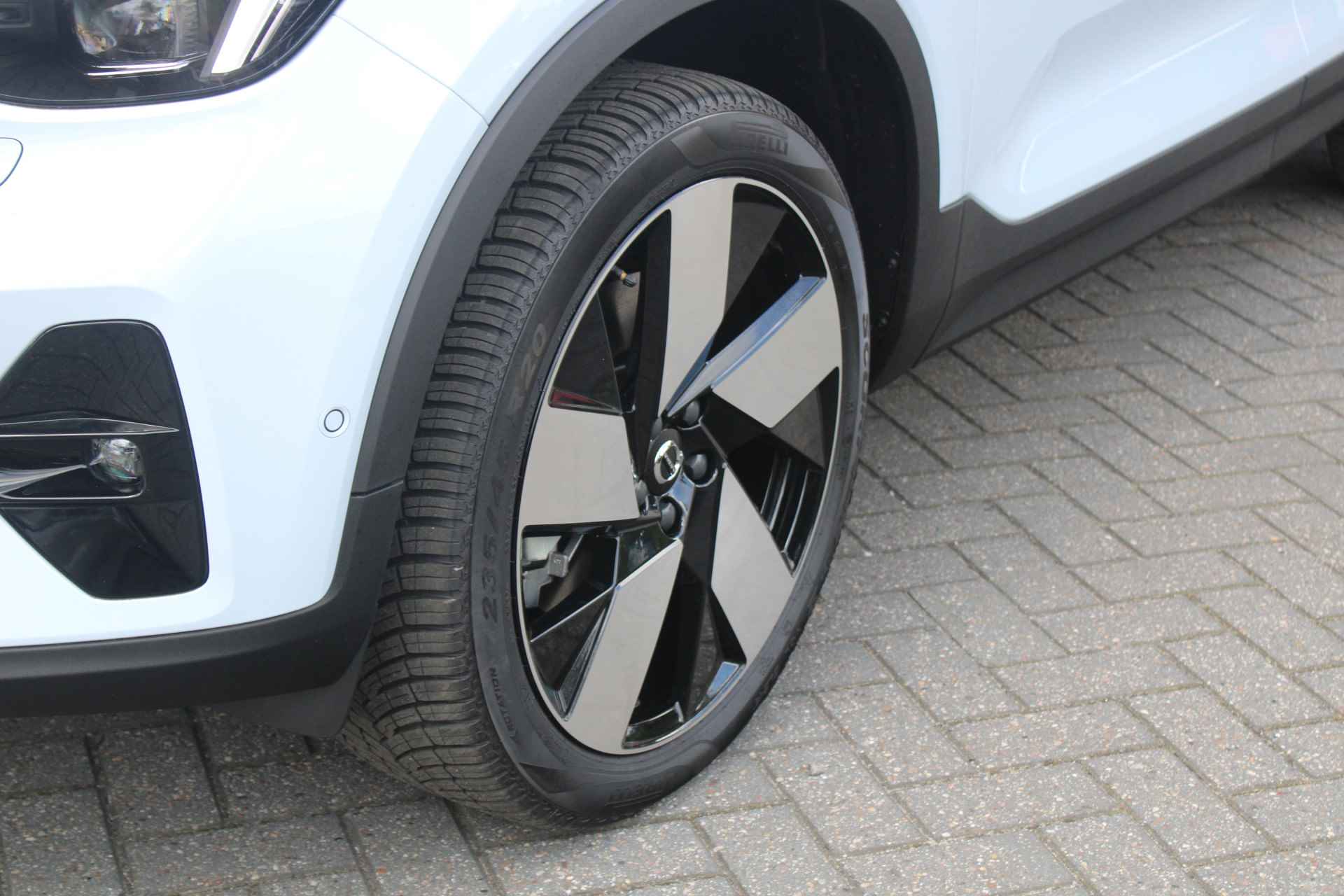 Volvo XC40 Single Motor Extended Range Ultimate 82 kWh | 20" | Pixel LED | Microtech / Nubuck bekleding | Getint glas | Panoramadak | Harma - 24/28