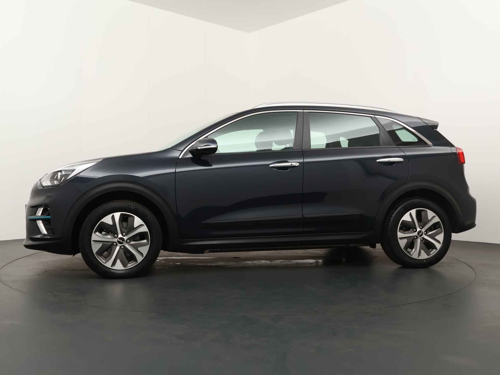 Kia e-Niro DynamicLine 64 kWh *€2000 Subsidie beschikbaar* - Adaptief Control - Climate Control - Navigatie - Apple/Android Carplay - Fabrieksgarantie Tot 2029 - 3/49