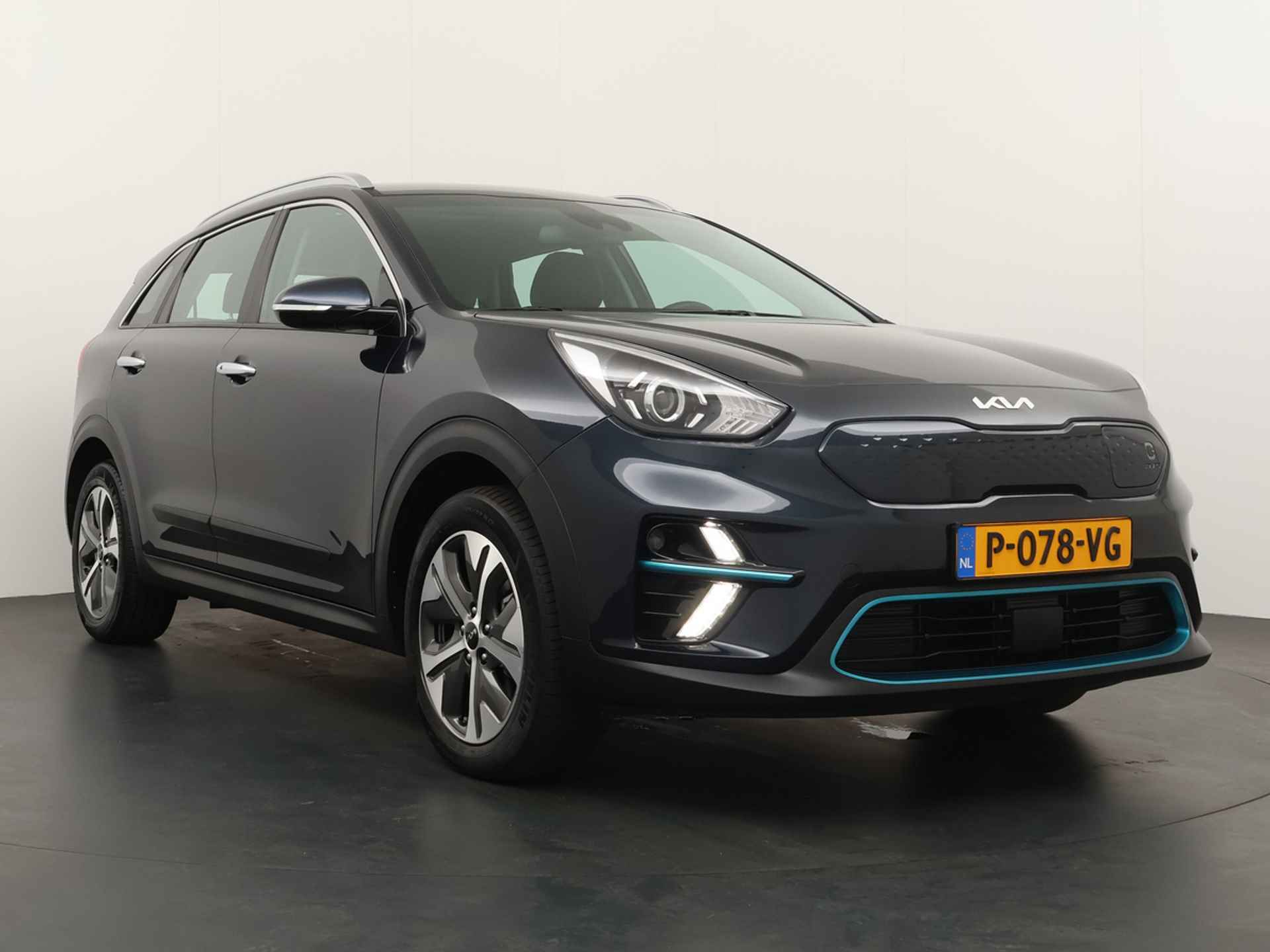 Kia e-Niro DynamicLine 64 kWh *€2000 Subsidie beschikbaar* - Adaptief Control - Climate Control - Navigatie - Apple/Android Carplay - Fabrieksgarantie Tot 2029 - 11/49