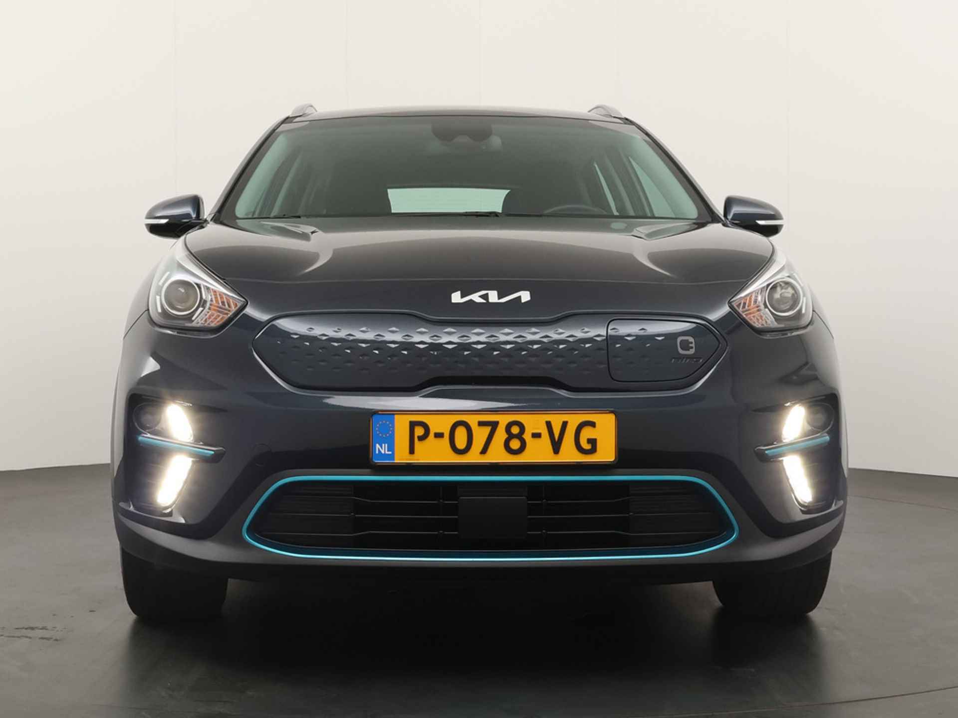 Kia e-Niro DynamicLine 64 kWh *€2000 Subsidie beschikbaar* - Adaptief Control - Climate Control - Navigatie - Apple/Android Carplay - Fabrieksgarantie Tot 2029 - 12/49