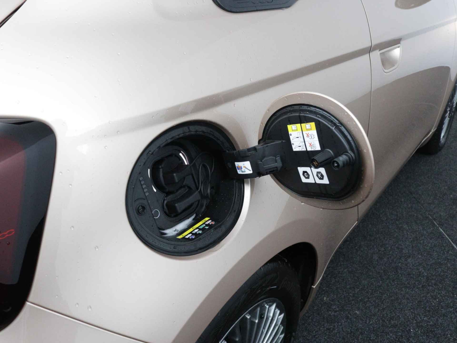 Fiat 500e Icon 42 kWh | Navigatie | Apple Carplay | Climate Control | LMV 16" - 26/58