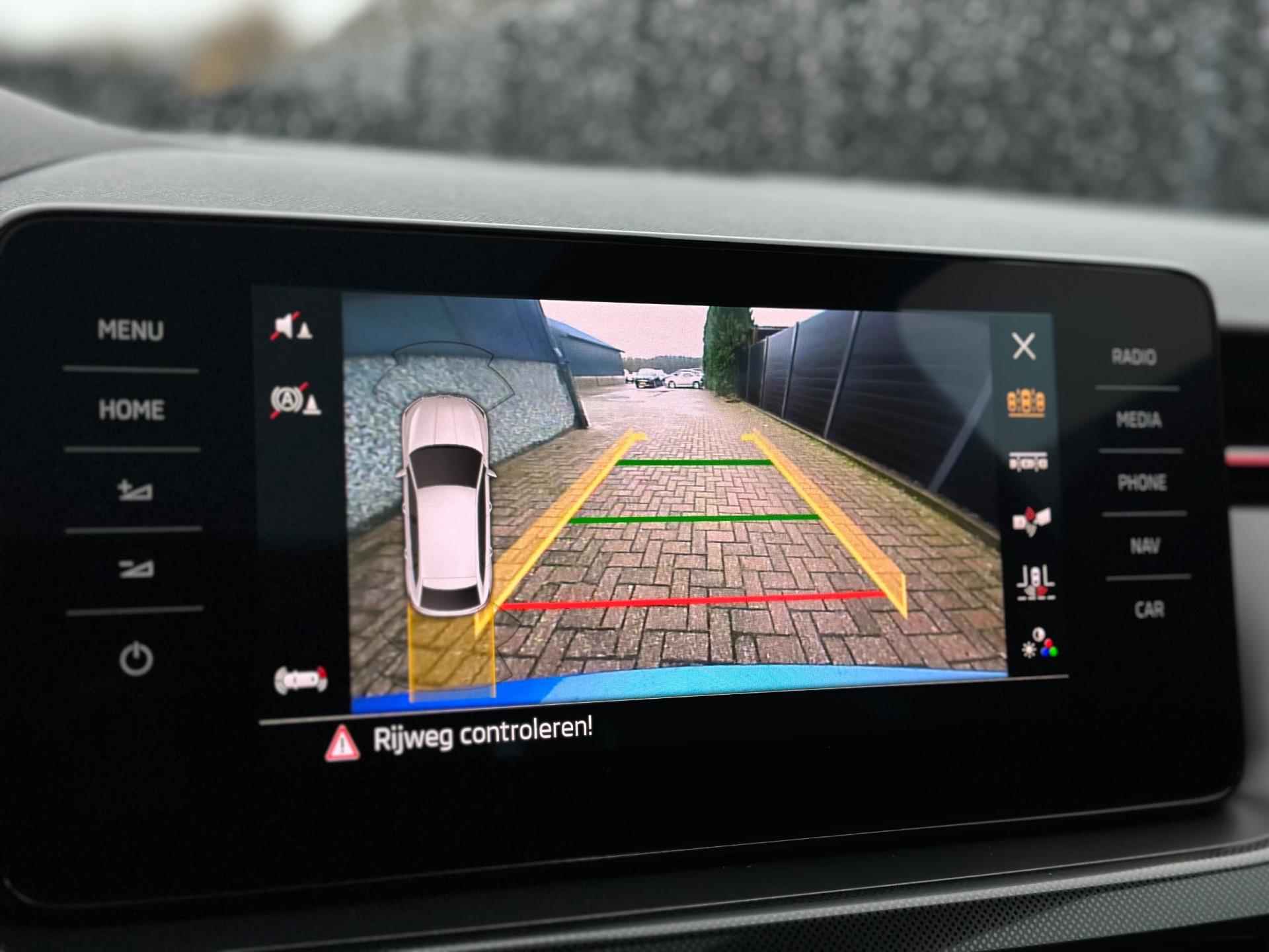 Skoda Scala 1.0 TSI Monte Carlo CarPlay Panorama - 23/36