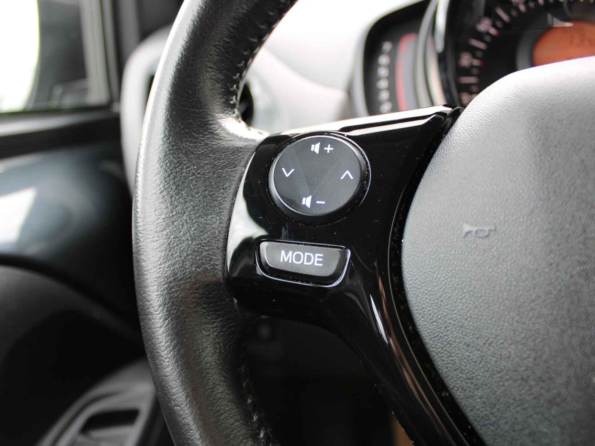 Peugeot 108 1.0 e-VTi Allure | Apple Carplay / Airco / Bluetooth - 19/23