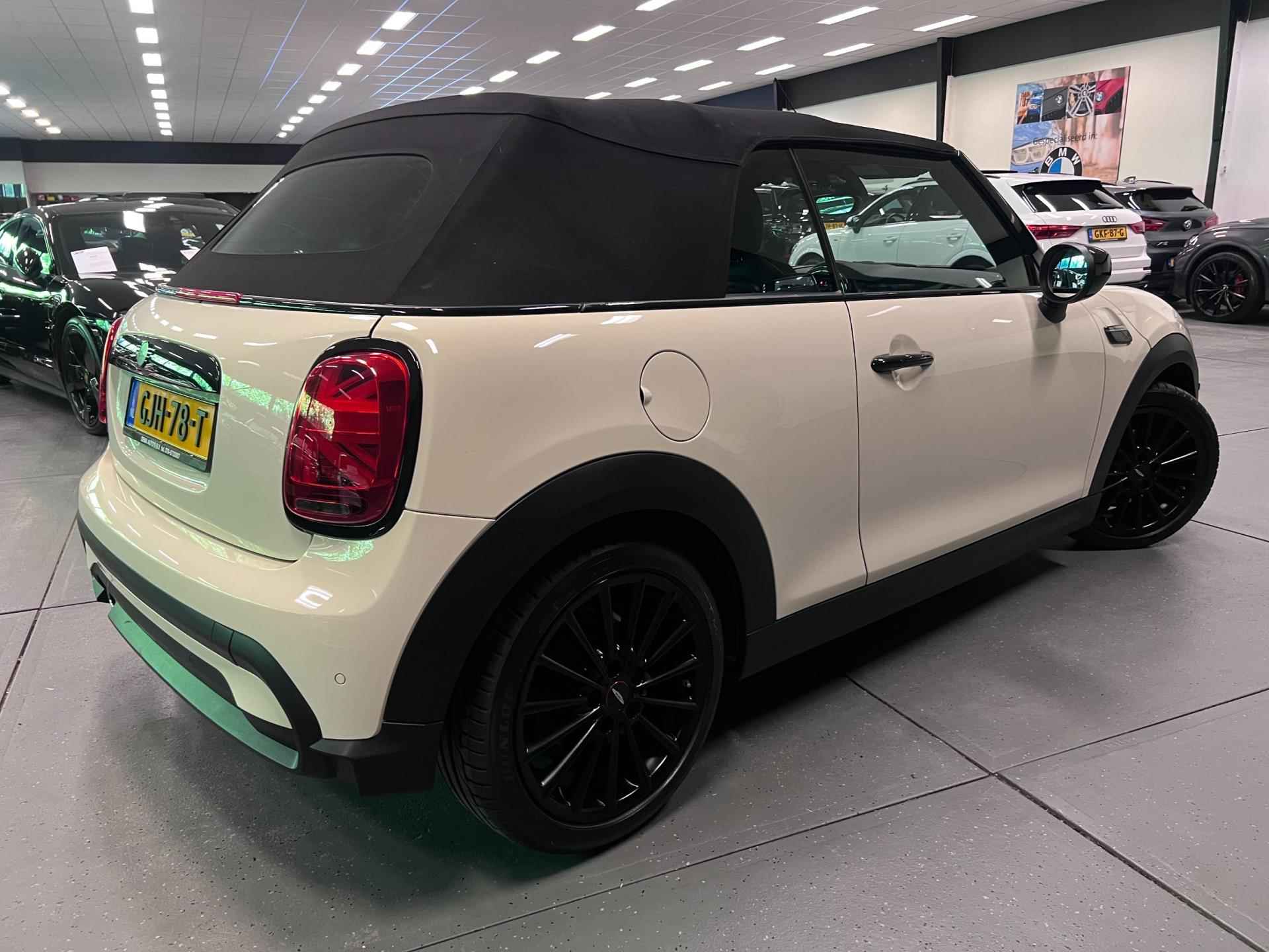 Mini Cabrio 1.5 Cooper 136PK BLACK&WHITE NAVI/H-UP/V-COCKPIT/H-KARDON/CARPLAY/// - 7/51