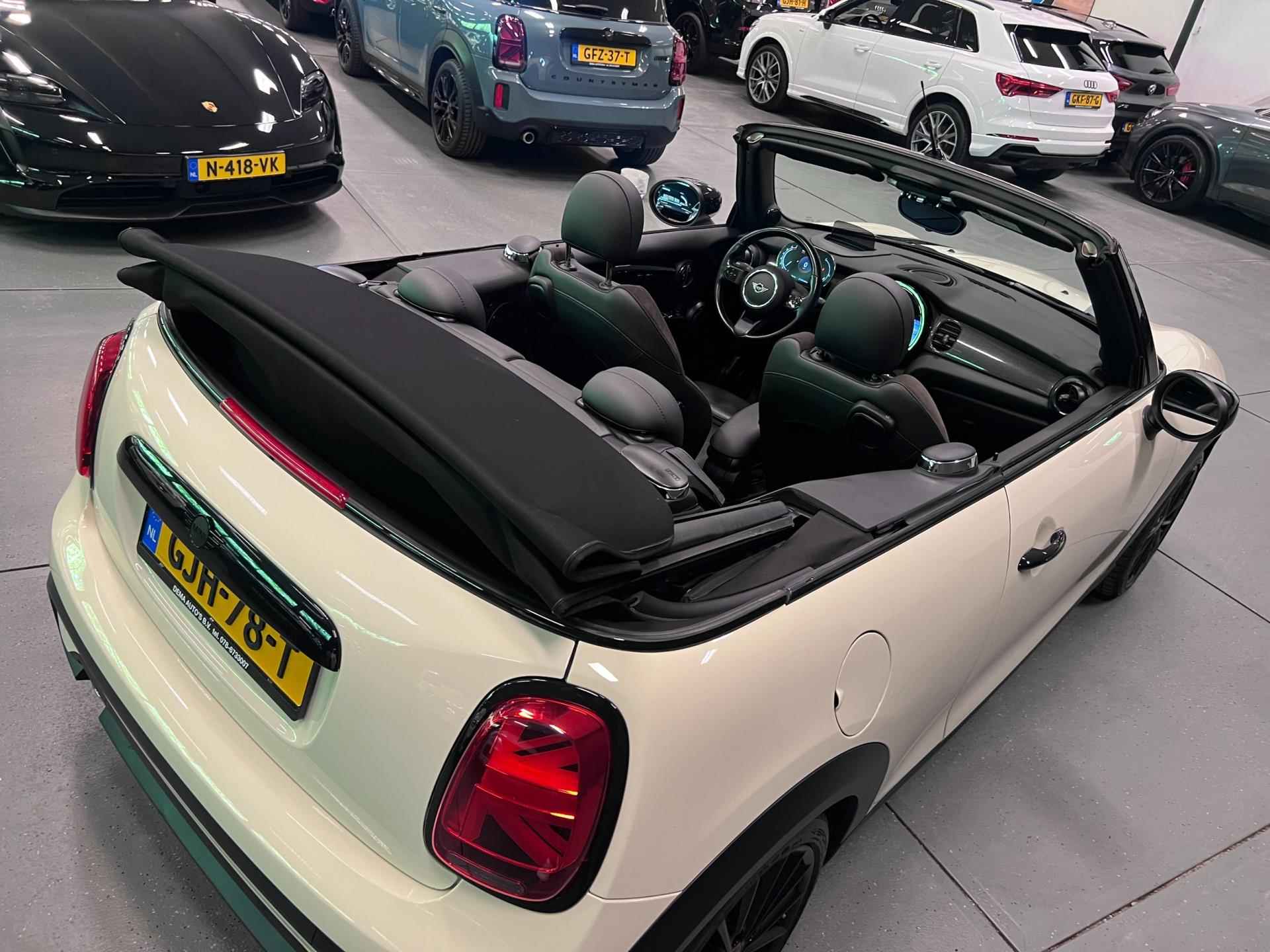 Mini Cabrio 1.5 Cooper 136PK BLACK&WHITE NAVI/H-UP/V-COCKPIT/H-KARDON/CARPLAY/// - 43/51