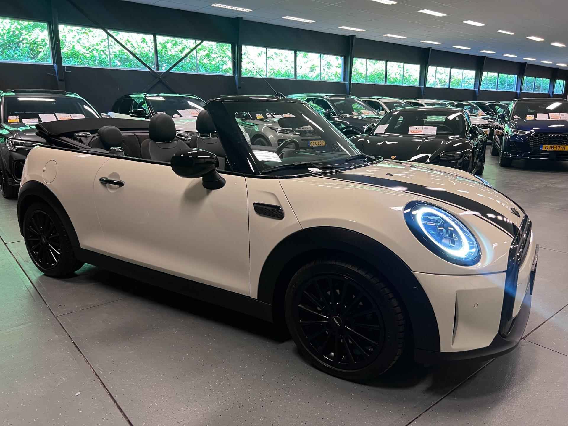 Mini Cabrio 1.5 Cooper 136PK BLACK&WHITE NAVI/H-UP/V-COCKPIT/H-KARDON/CARPLAY/// - 45/51