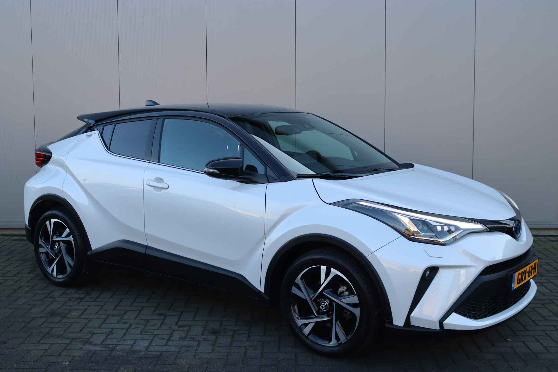 Toyota C-HR 2.0 Hybrid 184PK Automaat Executive Carplay-android/Parkeerhulp/Winter-pack - 2/33