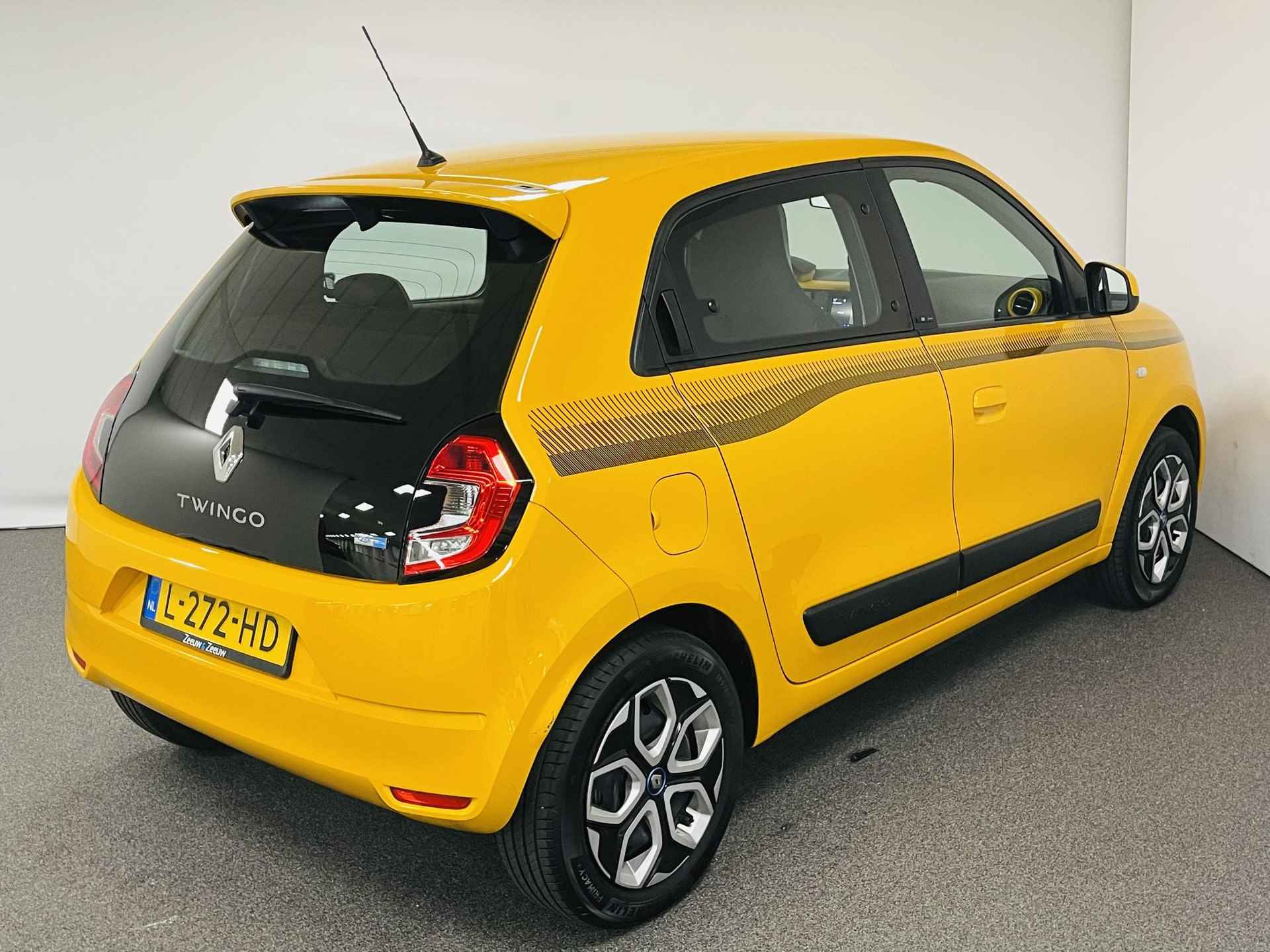 Renault Twingo Z.E. R80 Collection Automaat Airco apple carplay android auto zeer mooie auto dealer onderhouden €2000 SUBSIDIE NOG KORT GELDIG - 2/19