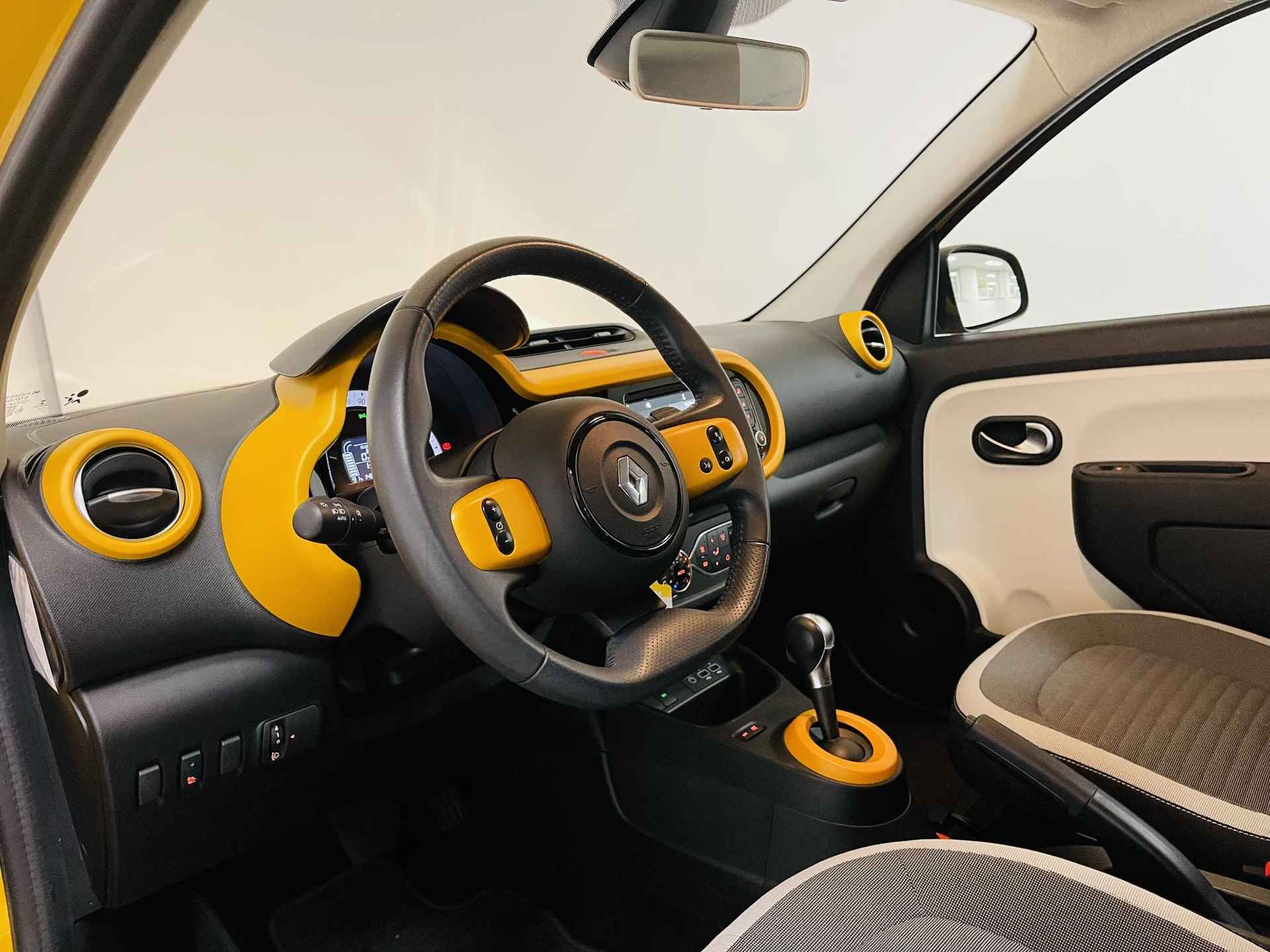 Renault Twingo Z.E. R80 Collection Automaat Airco apple carplay android auto zeer mooie auto dealer onderhouden €2000 SUBSIDIE NOG KORT GELDIG - 5/19