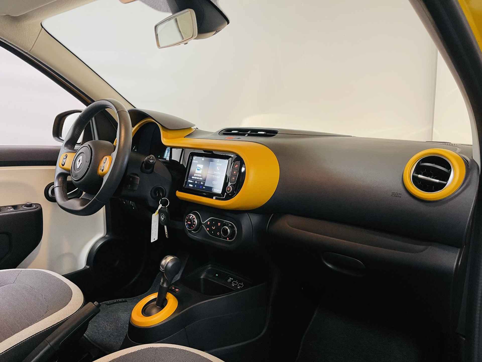 Renault Twingo Z.E. R80 Collection Automaat Airco apple carplay android auto zeer mooie auto dealer onderhouden €2000 SUBSIDIE NOG KORT GELDIG - 6/19