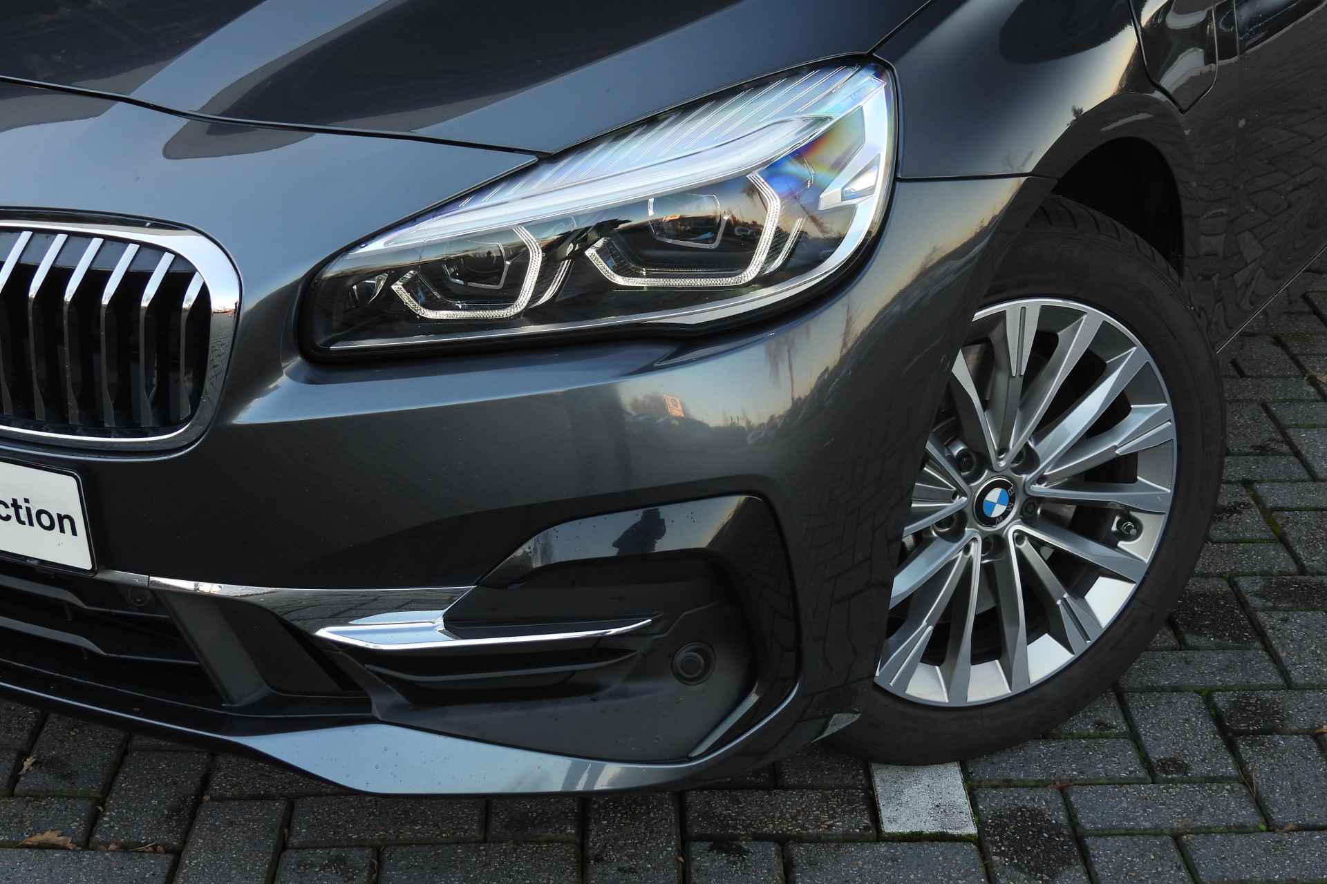 BMW 2 Serie Active Tourer 225xe High Executive Luxury Line Automaat / Panoramadak / Sportstoelen / Stoelverwarming / Achteruitrijcamera / Adaptieve LED / Park Assistant / Head-Up / Harman Kardon - 7/43