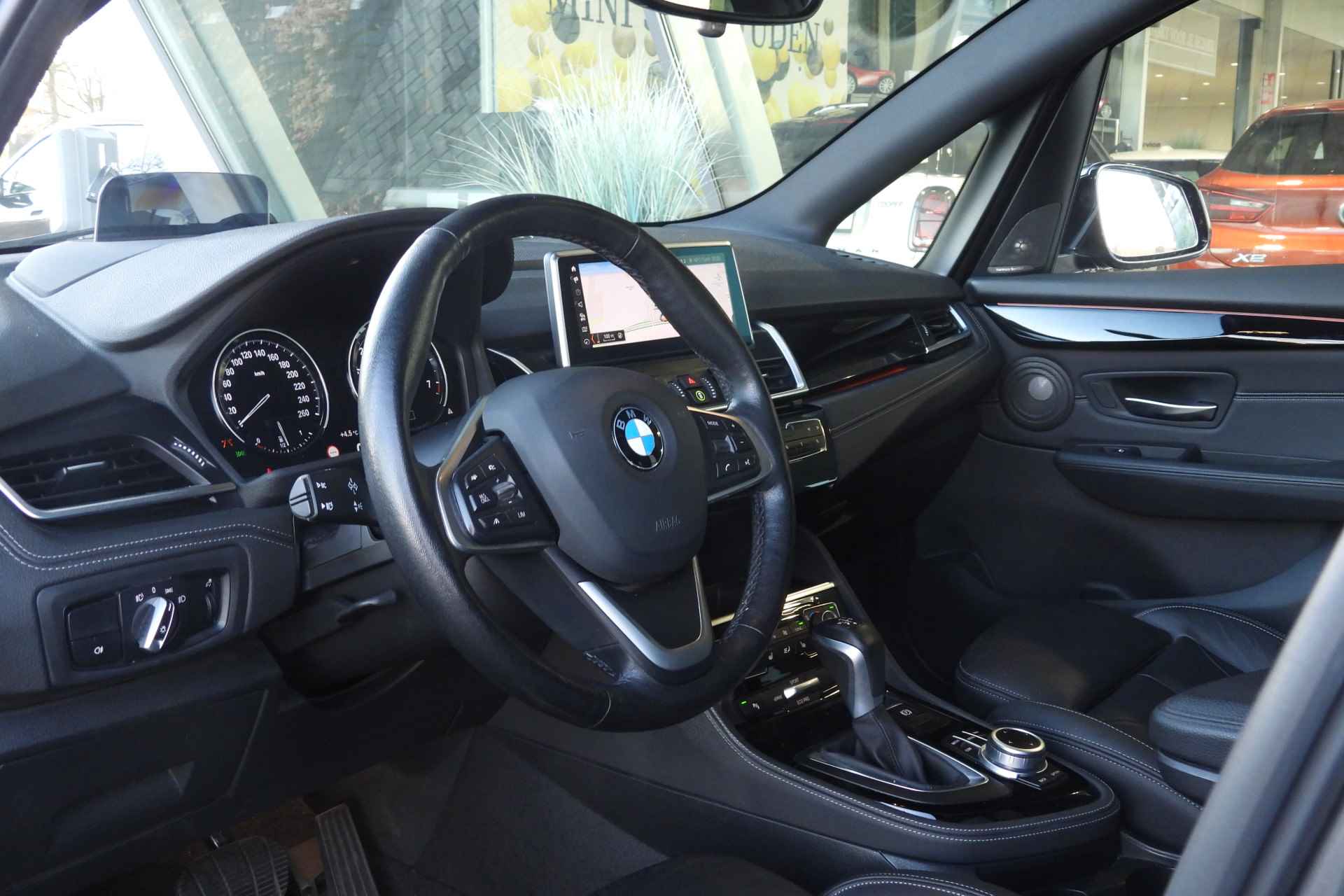 BMW 2 Serie Active Tourer 225xe High Executive Luxury Line Automaat / Panoramadak / Sportstoelen / Stoelverwarming / Achteruitrijcamera / Adaptieve LED / Park Assistant / Head-Up / Harman Kardon - 10/43