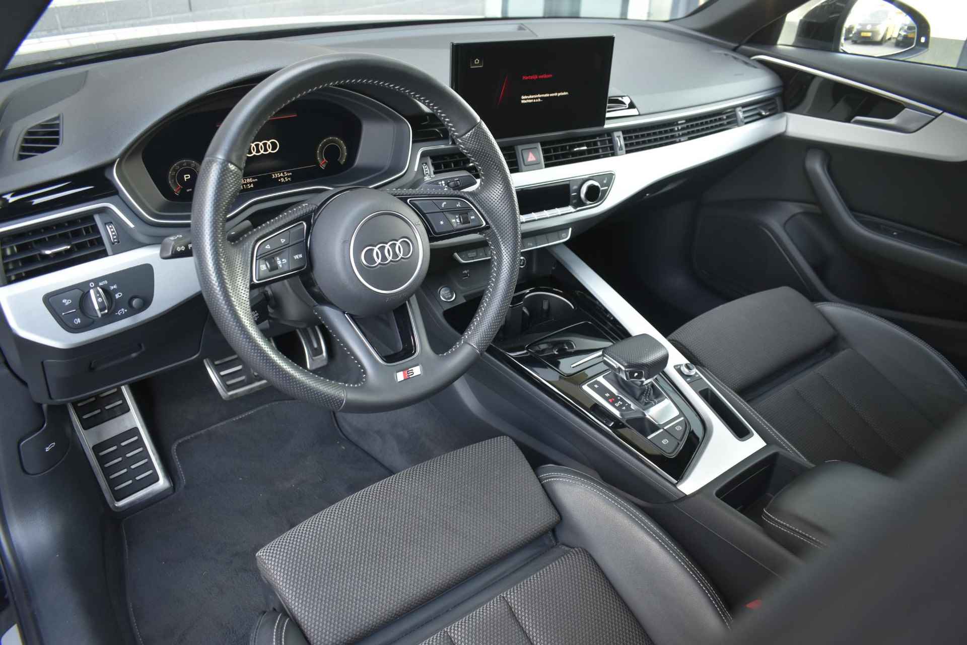 Audi A4 Limousine 35 TFSI Launch edition Sport / S-Line / Camera / Matrix / Stoelverwarming / Virtual / Audi Sound - 3/47