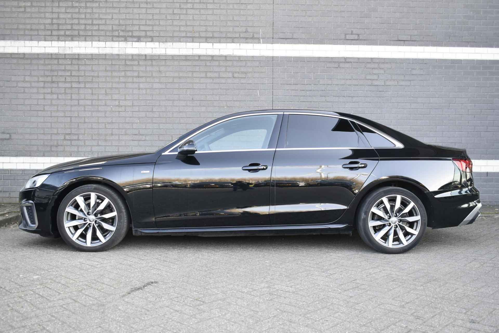 Audi A4 Limousine 35 TFSI Launch edition Sport / S-Line / Camera / Matrix / Stoelverwarming / Virtual / Audi Sound - 5/47