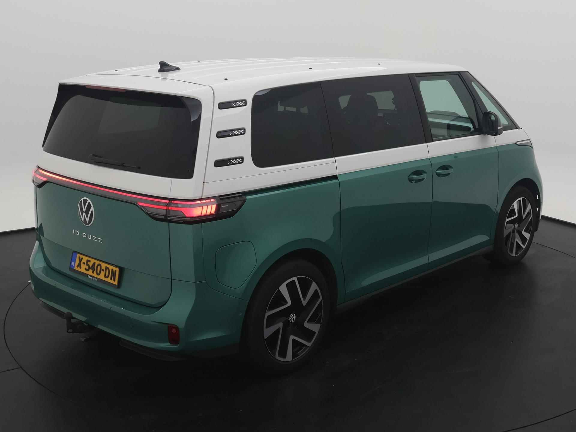 Volkswagen ID. Buzz 1st 77kWh | NIEUW BINNEN | Navigatie | Camera | Trekhaak | Two Tone | ACC | 20" | Parkeersensoren | Stuur-/Stoelverwarming | Matrix LED | - 4/11