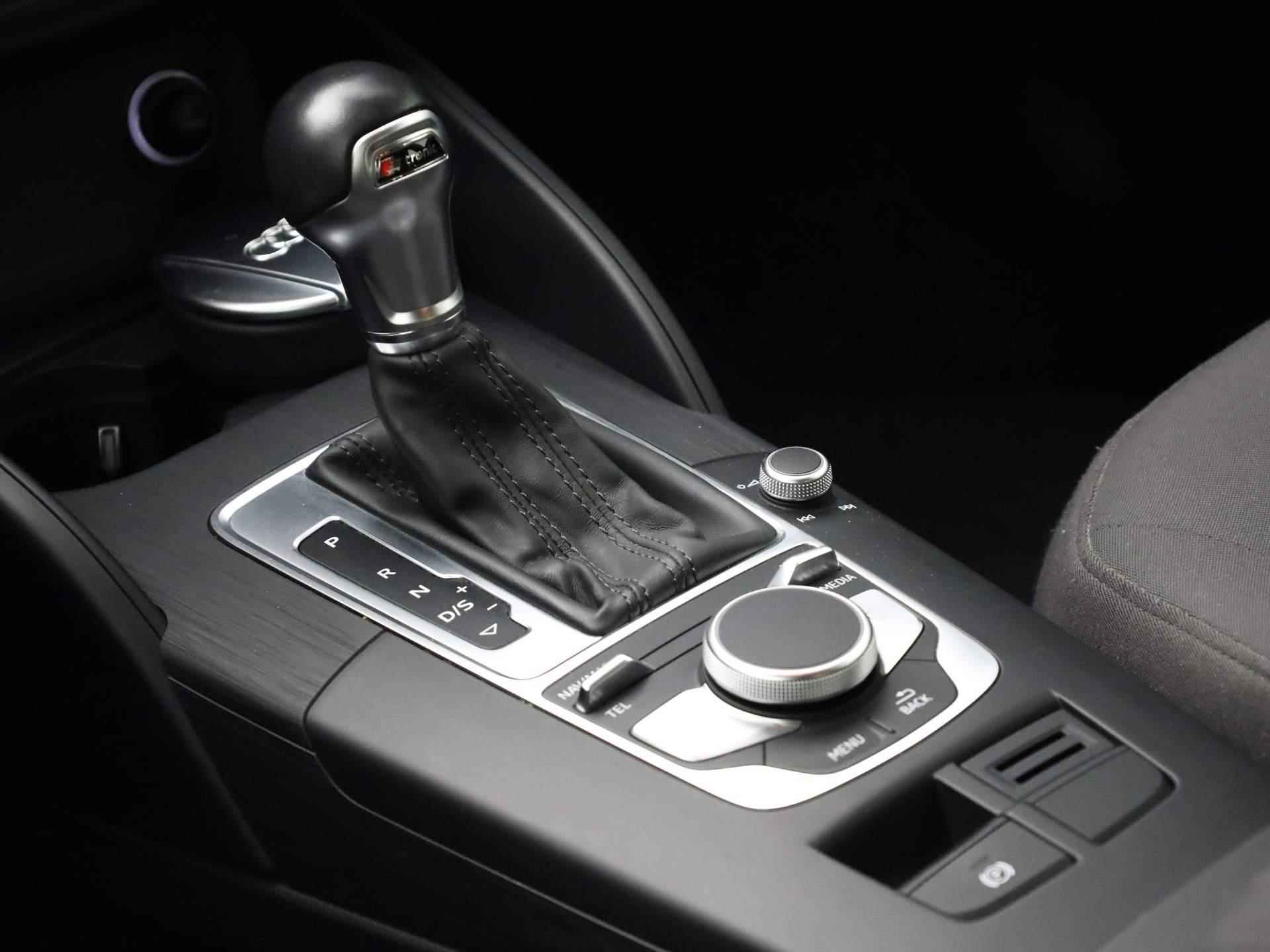 Audi A3 Sportback 30 TFSI/116PK Pro Line Navigatie · Parkeersensoren · Xenon - 33/37