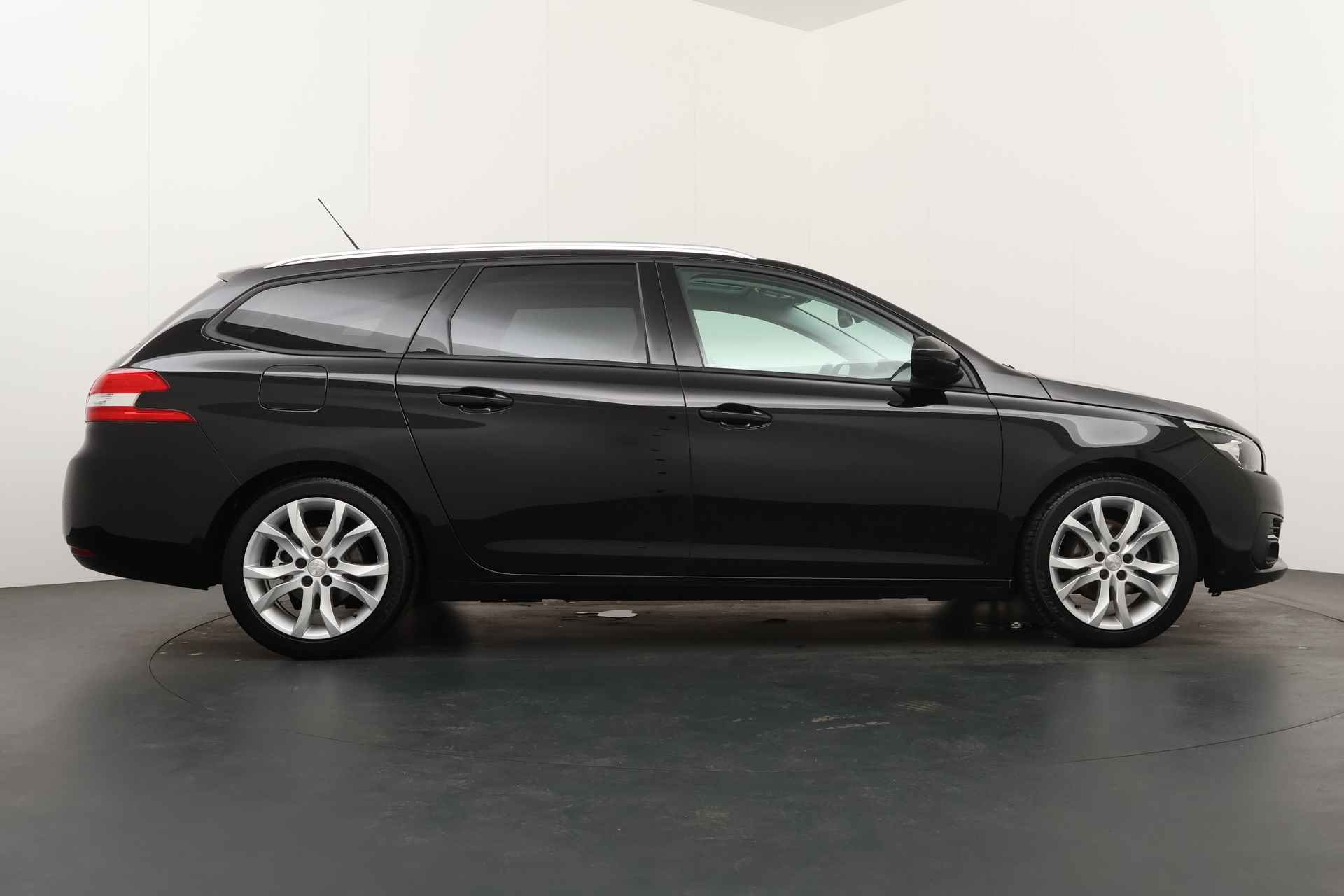 Peugeot 308 SW BWJ 2019 | 1.2 PT 111PK Executive NWE DISTRIBUTIE | CLIMA | NAVI | PANO DAK | LEER | CARPLAY | - 24/33