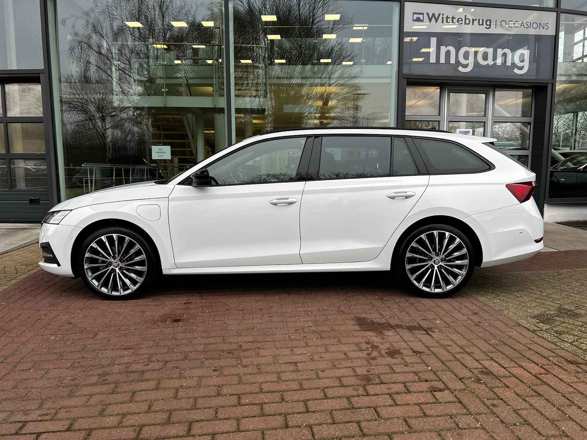 Škoda Octavia Combi 1.4 TSI iV PHEV 204pk DSG Sportline Business / Panoramadak / Head-Up Display / LED Matrix / Stuur & Stoelverwarming / Camera / 19" LMV - 8/33