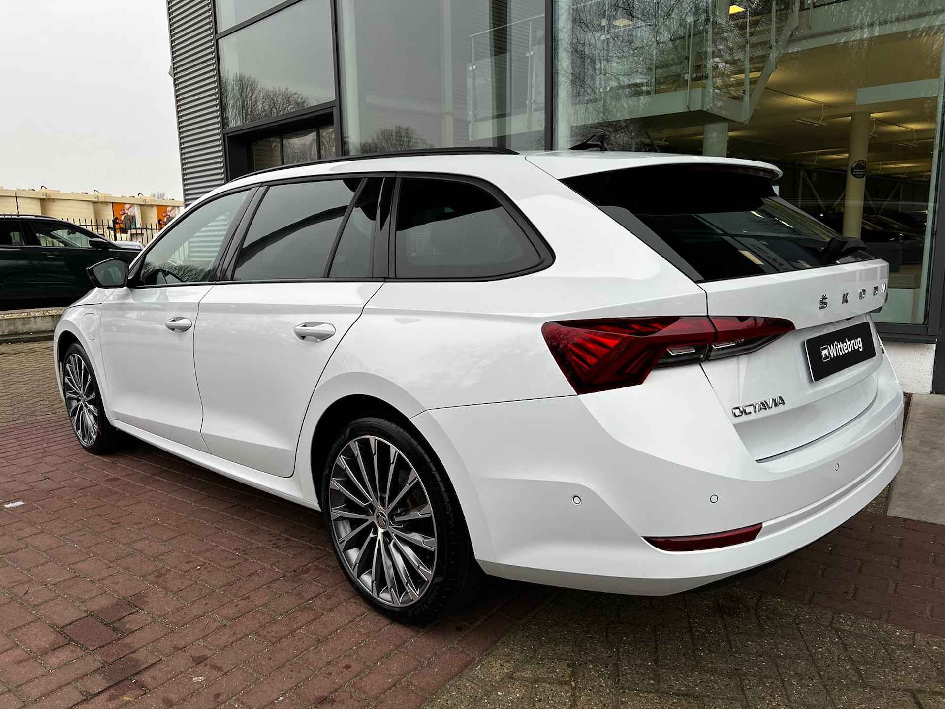 Škoda Octavia Combi 1.4 TSI iV PHEV 204pk DSG Sportline Business / Panoramadak / Head-Up Display / LED Matrix / Stuur & Stoelverwarming / Camera / 19" LMV - 10/33