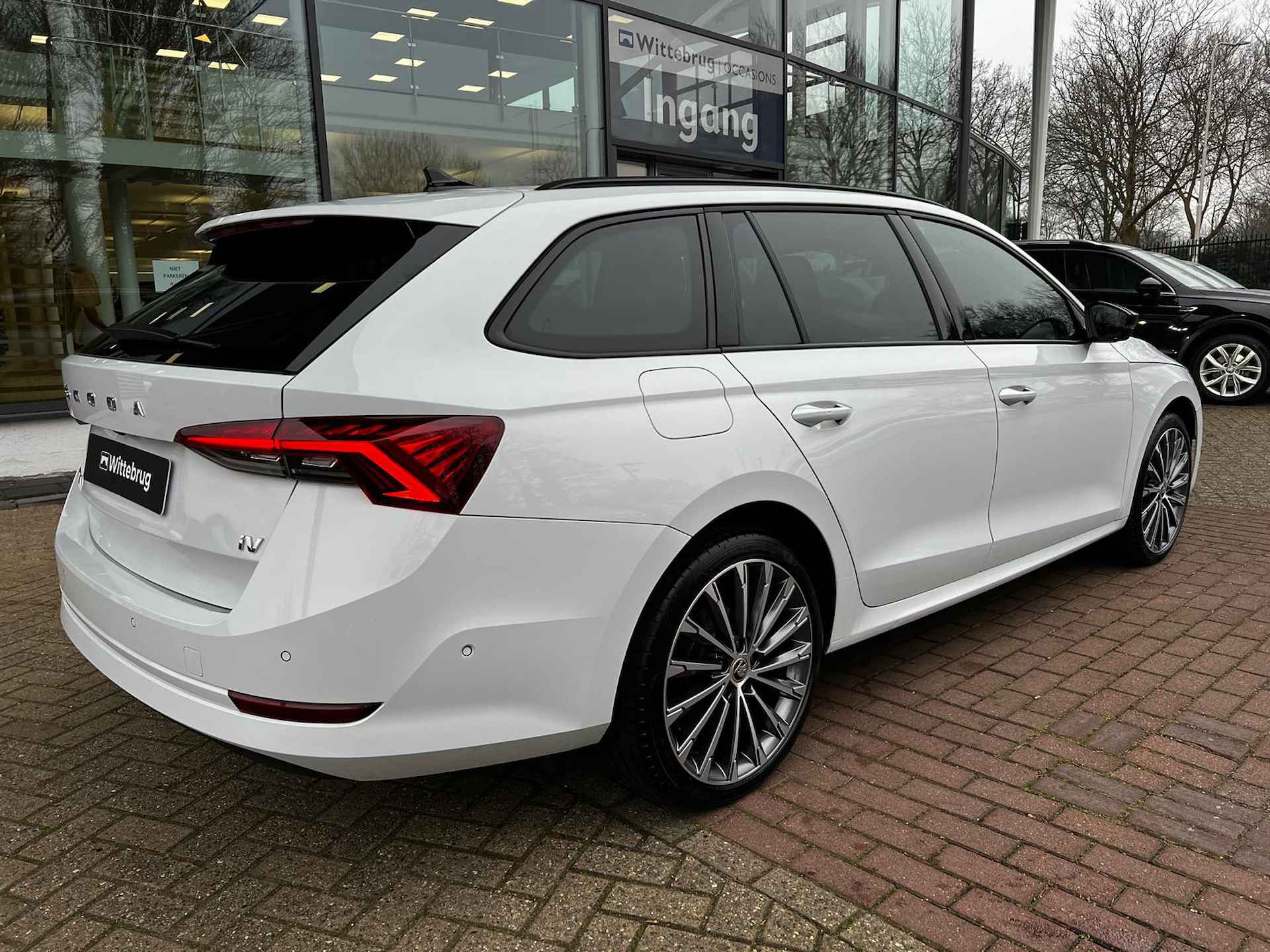 Škoda Octavia Combi 1.4 TSI iV PHEV 204pk DSG Sportline Business / Panoramadak / Head-Up Display / LED Matrix / Stuur & Stoelverwarming / Camera / 19" LMV - 13/33