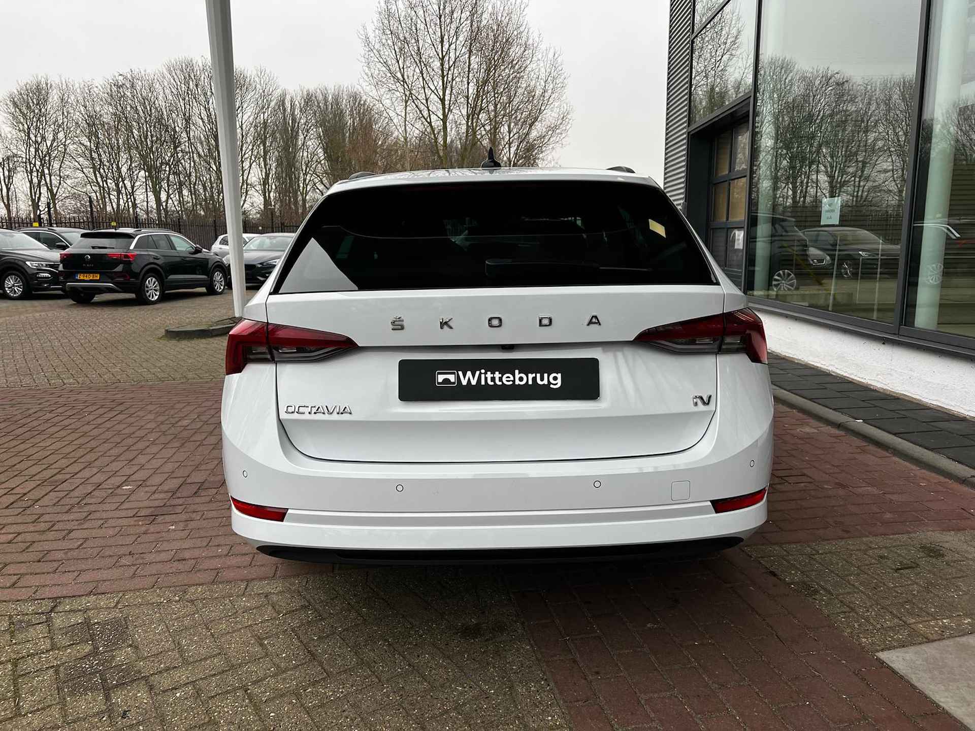 Škoda Octavia Combi 1.4 TSI iV PHEV 204pk DSG Sportline Business / Panoramadak / Head-Up Display / LED Matrix / Stuur & Stoelverwarming / Camera / 19" LMV - 14/33