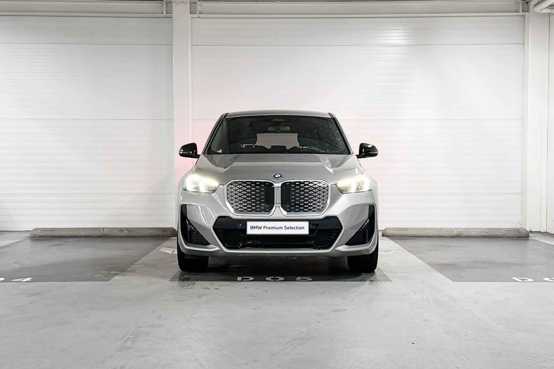 BMW iX1 eDrive20 67 kWh l M-Sport - 3/19