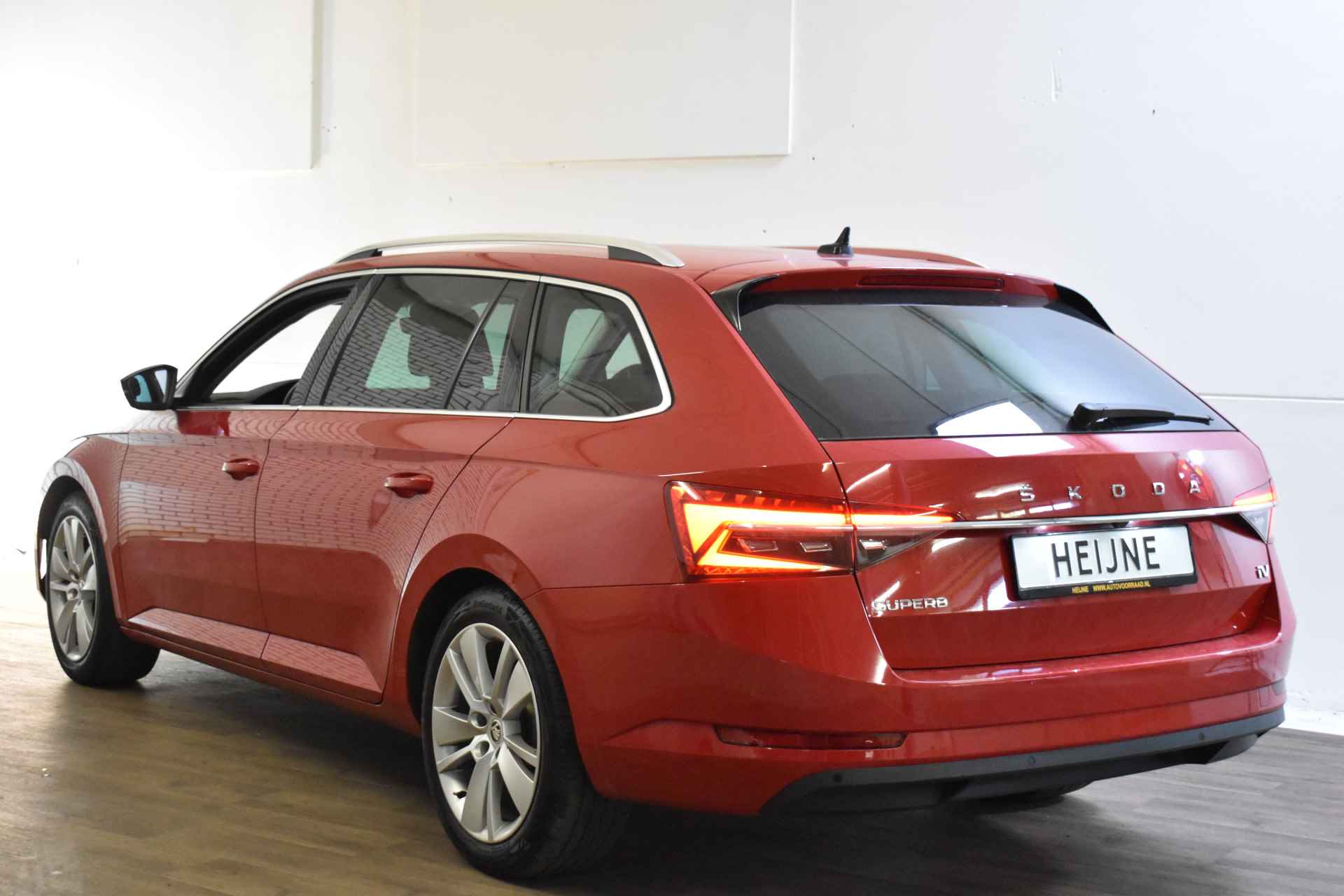 Škoda Superb Combi iV 218PK DSG HYBRID BUSINESS + VIRTUAL/TREKHAAK/CAMERA - 6/47