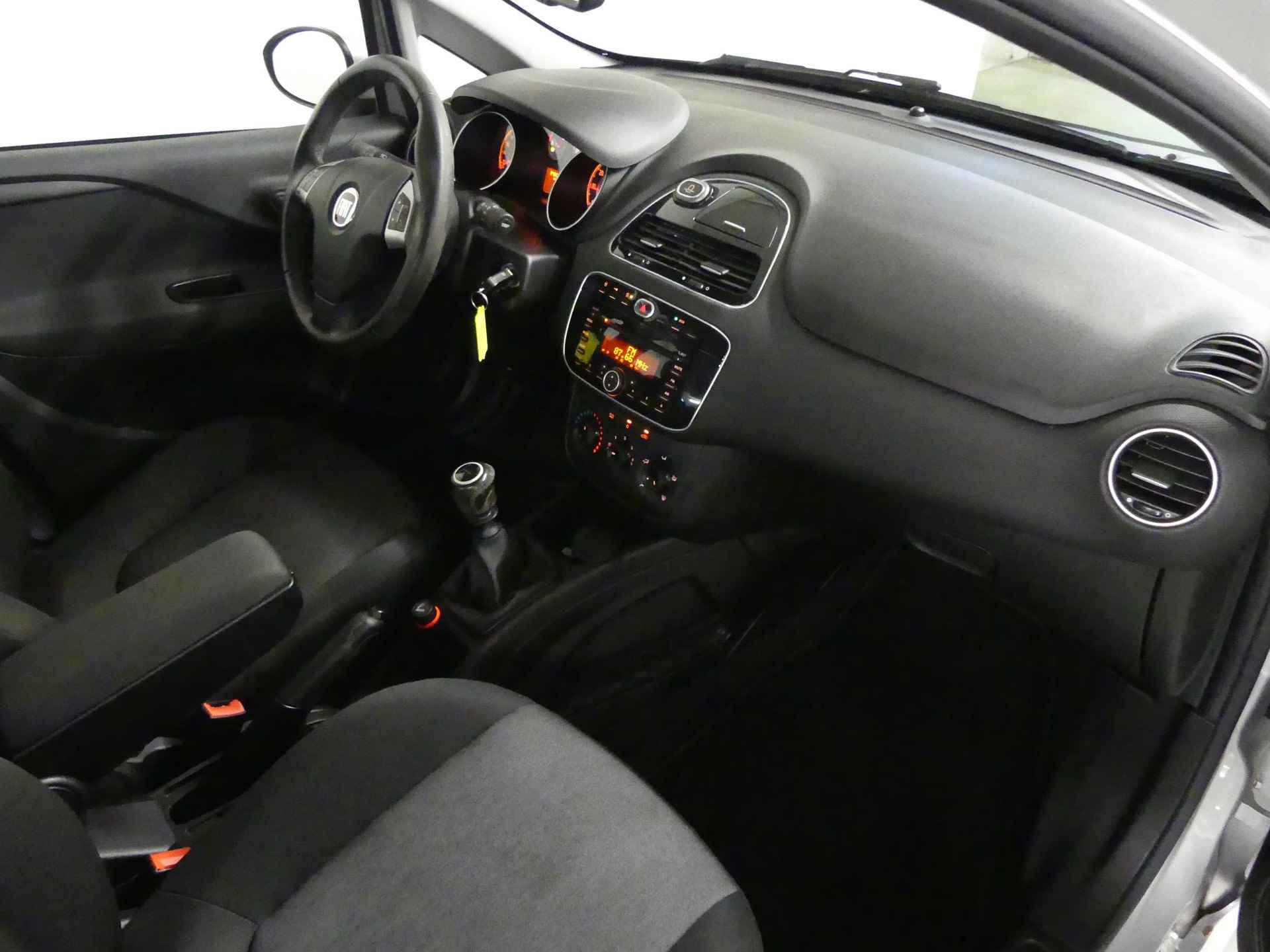 Fiat Punto Evo 0.9 TwinAir Street | Airco | Cruise Control | Lichtmetalen Velgen | Audio | Parkeersensoren | 1e Eigenaar - 11/21