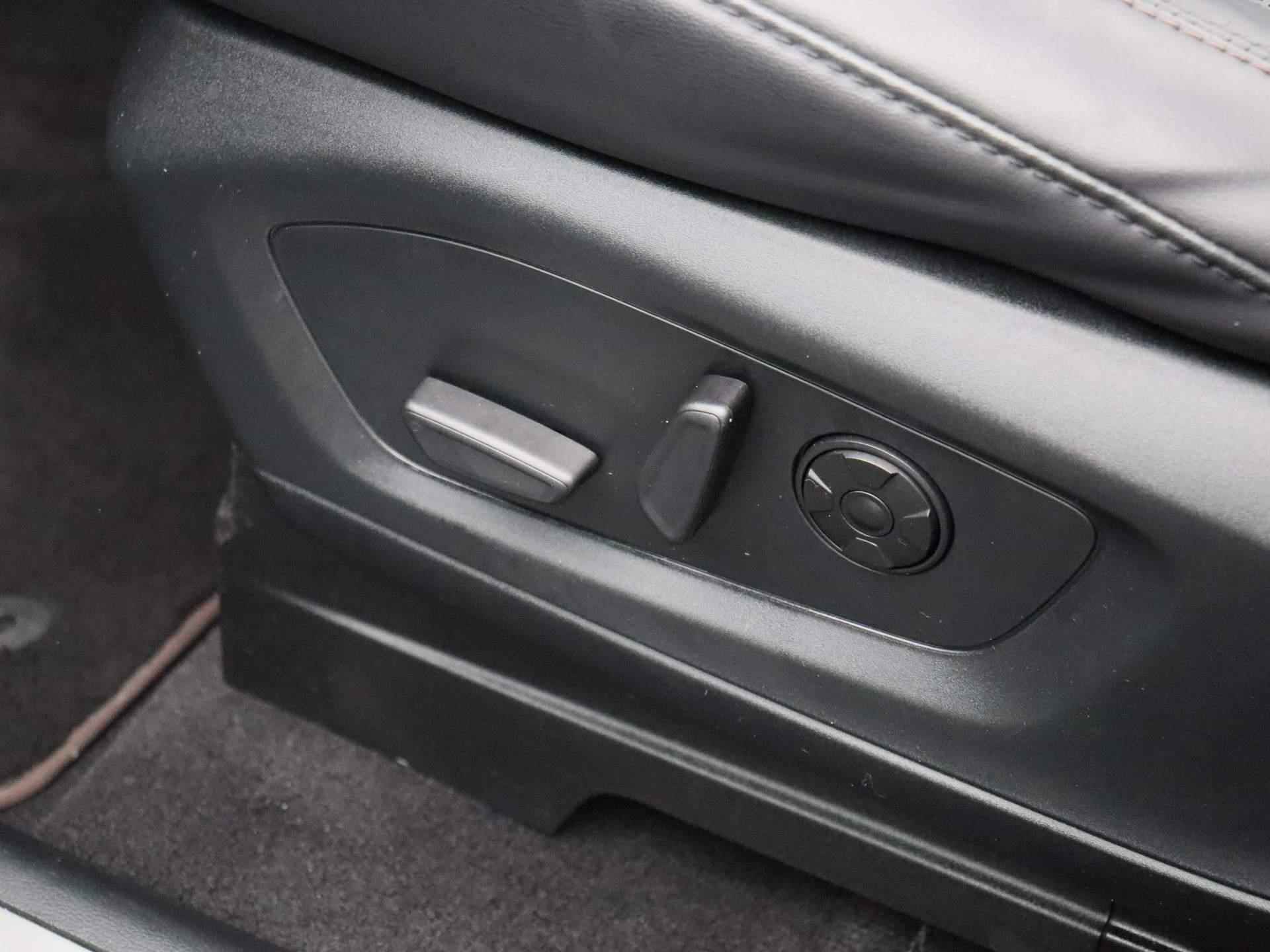 Ford Explorer 3.0 V6 EcoBoost PHEV Platinum | Panoramadak | Leder | 7 persoons | Leder | Winterpakket | - 34/48